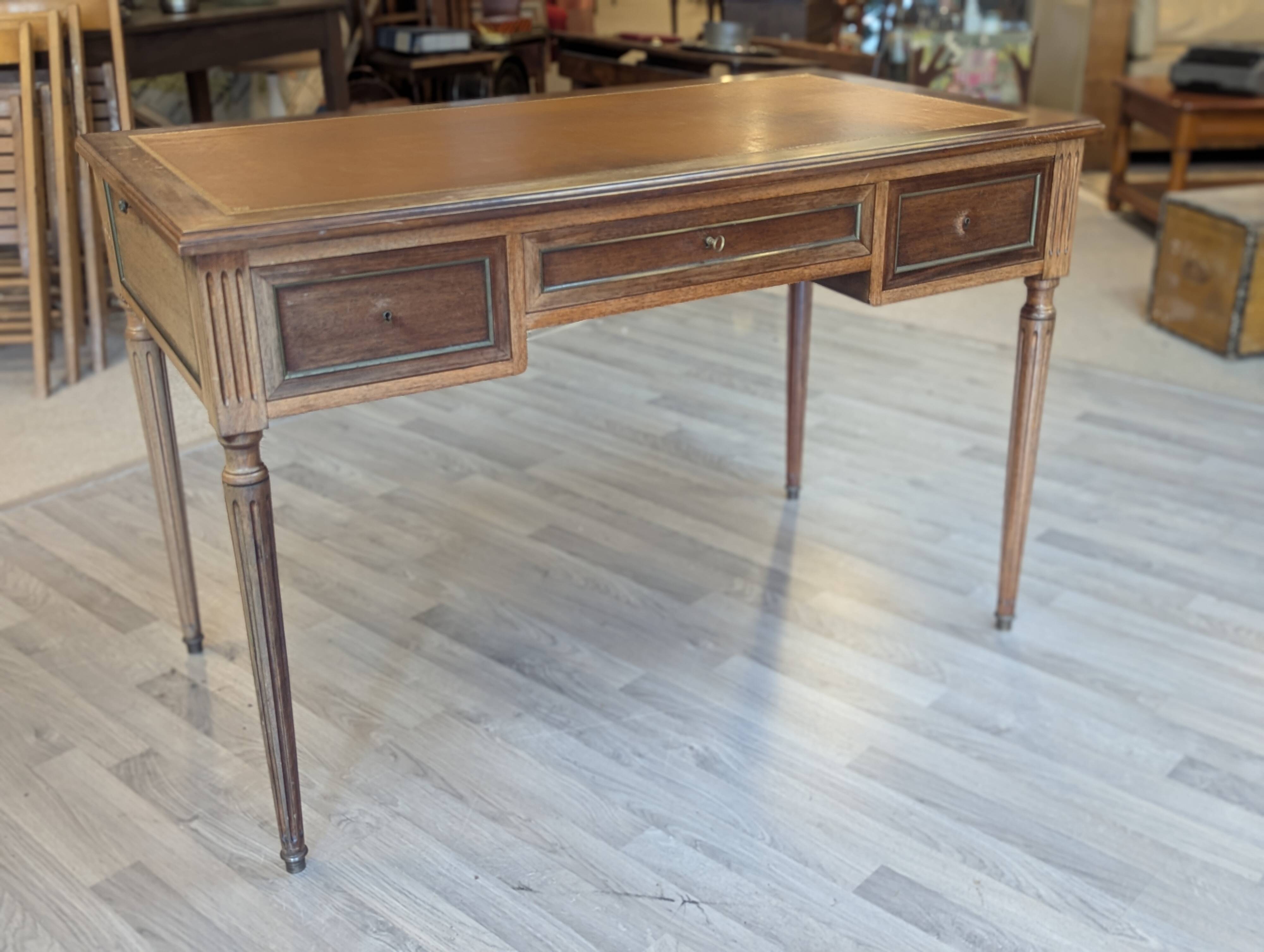 Bureau de style Louis XVI