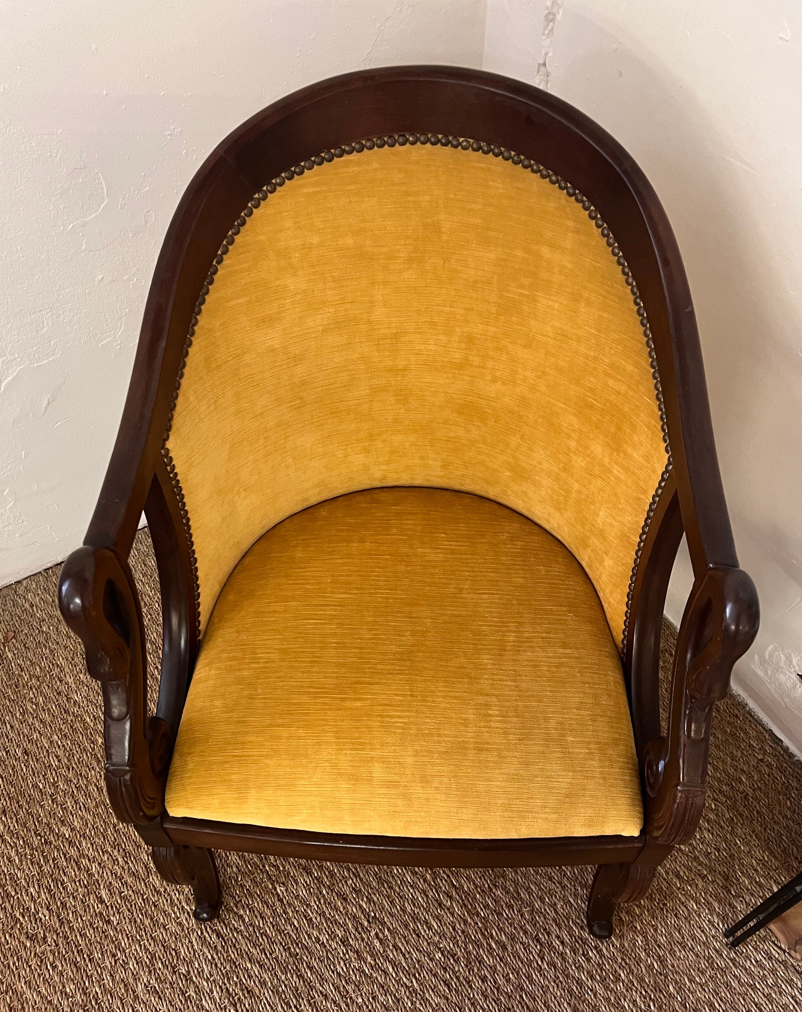 Gooseneck gondola chair