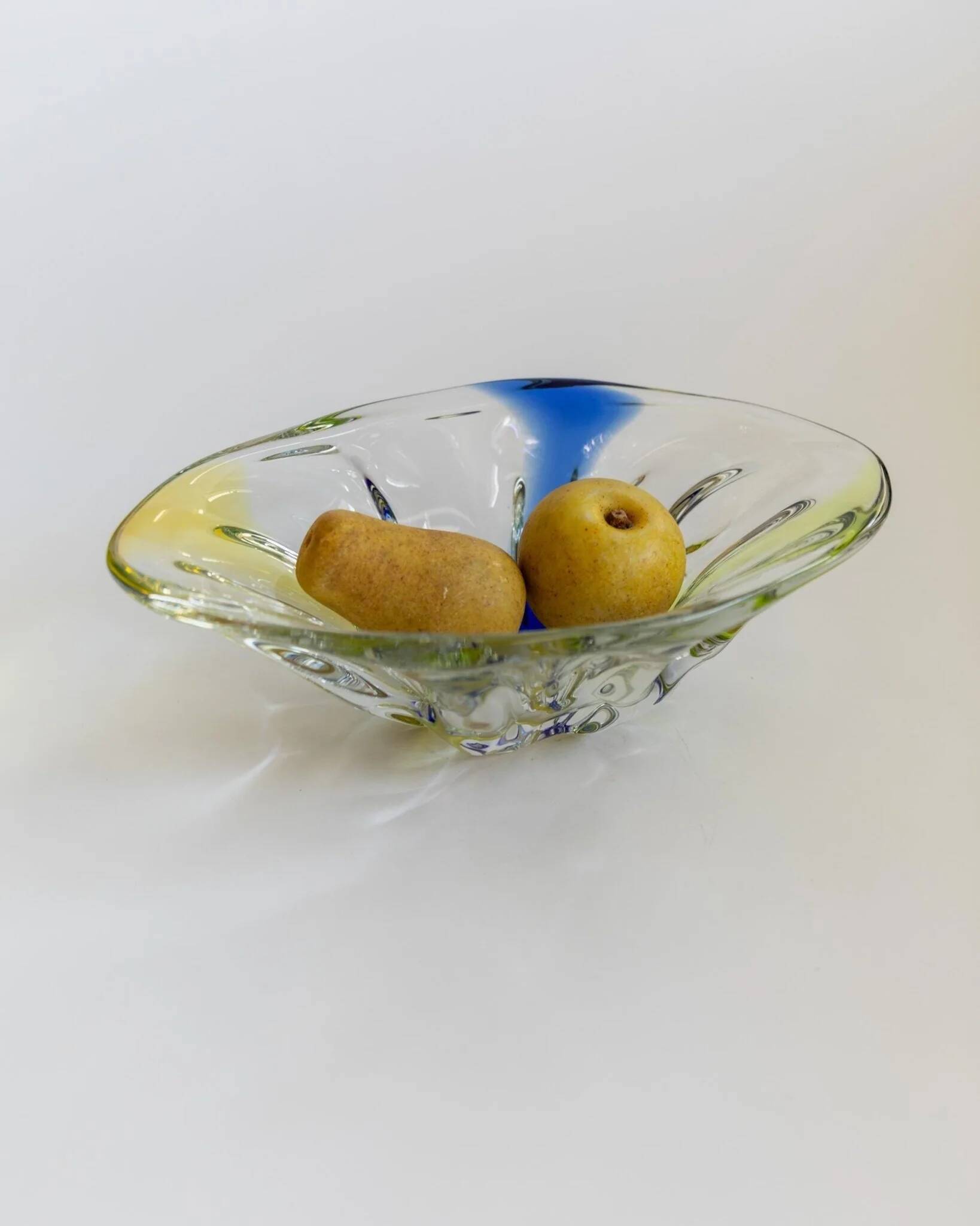 Vintage Murano glass bowl - organic oval shape, transparent glass with blue and yellow - 1970s Italian design - elegant table decoration, gift idea.