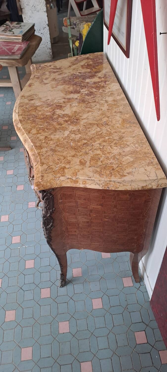 Commode de style Louis XV