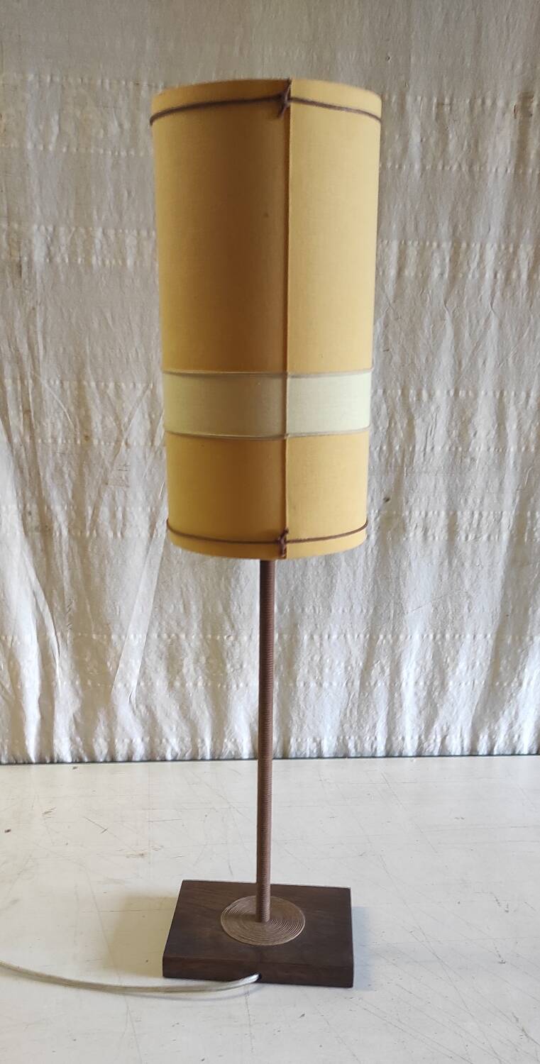 Scandinavian style table lamp in wood and rope - mid 20th century.