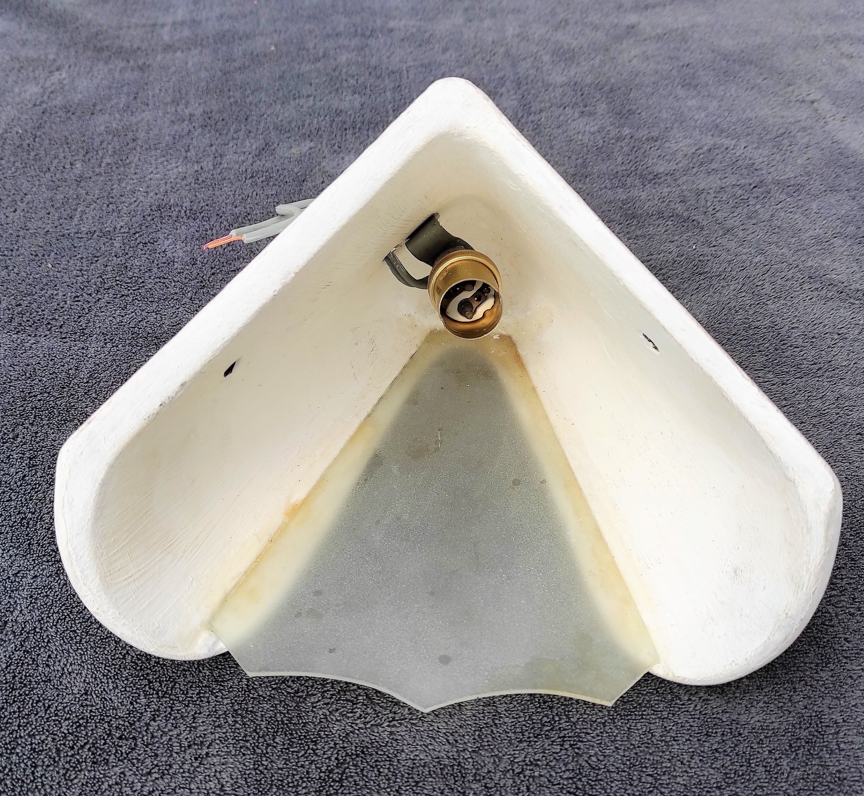 Art Deco plaster corner wall sink with frosted glass cut to 3 points