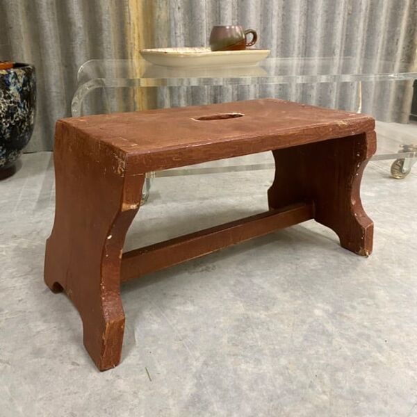 Petit tabouret ou banc hongrois lie de vin (35,5x21x22)