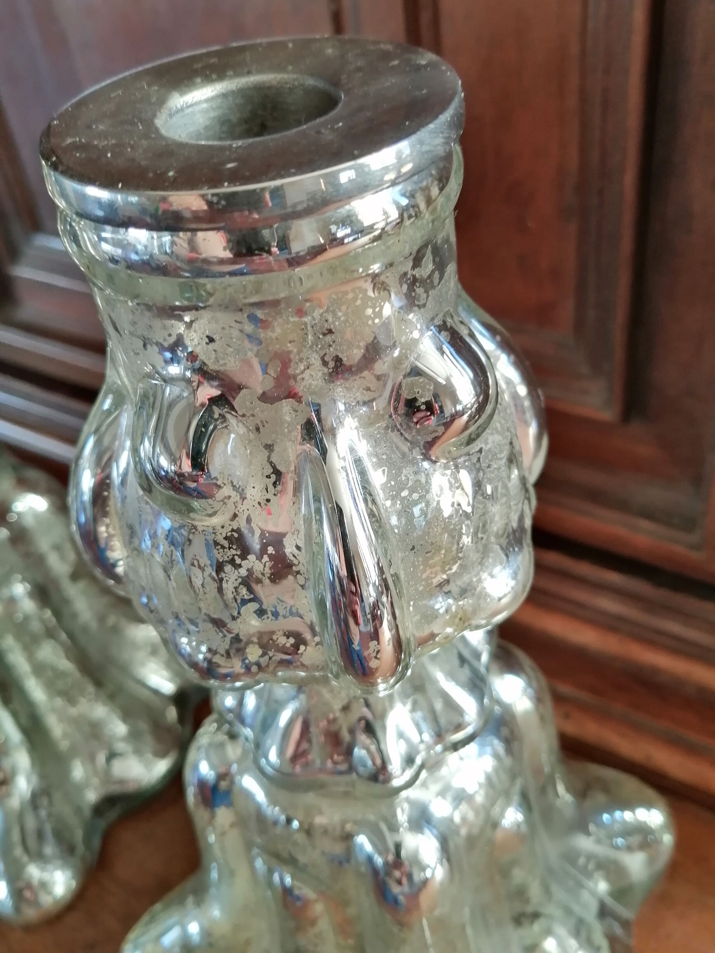 Paire de bougeoirs en verre mercurisé