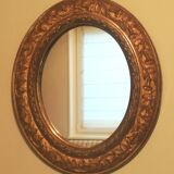 Miroir ovale art nouveau en stuc doré, 50x42 cm