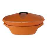 Double casserole in orange cast iron Le Creuset design Raymond Loewy