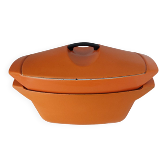Double casserole in orange cast iron Le Creuset design Raymond Loewy