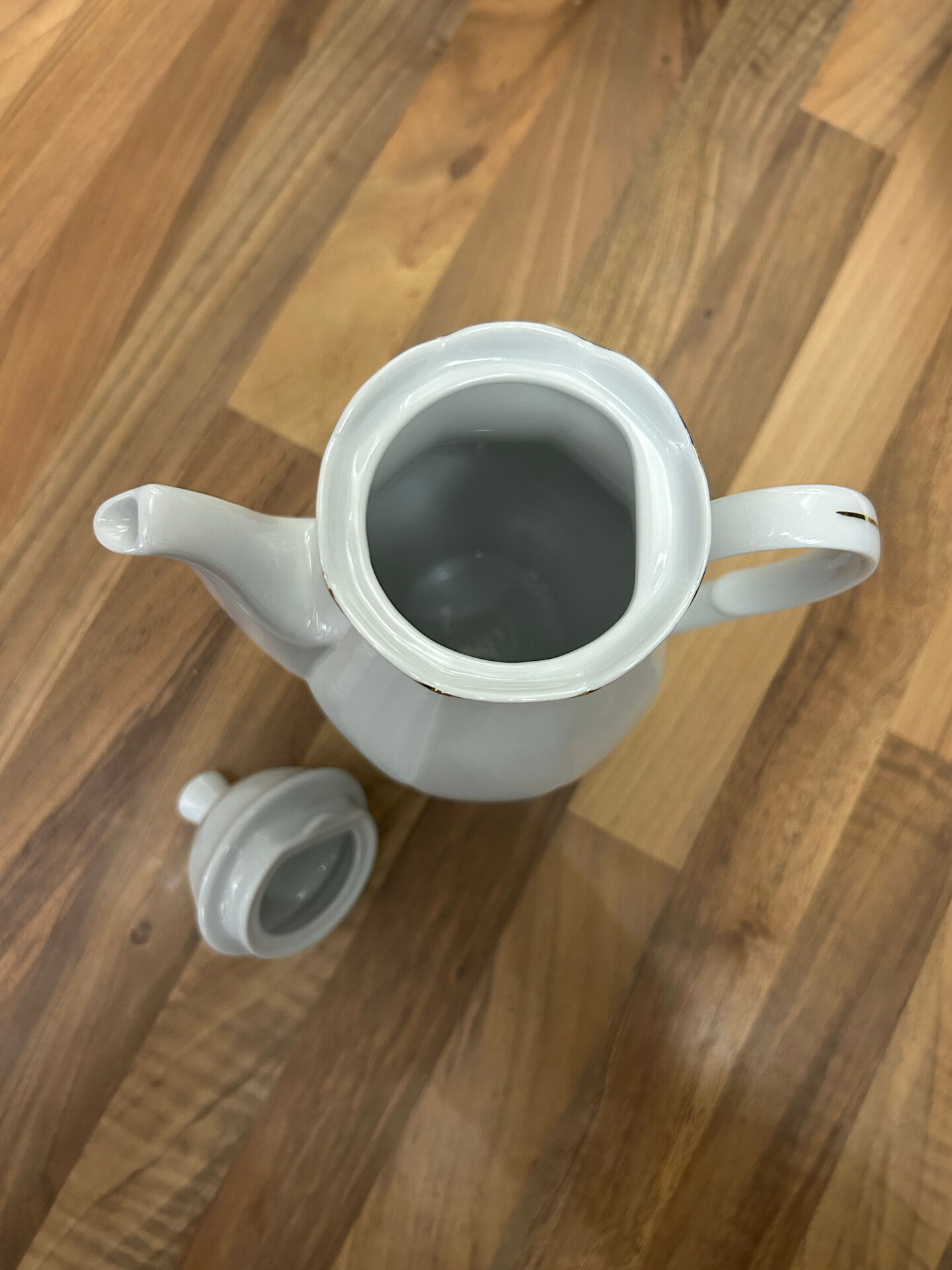 Vintage coffee pot in white porcelain with a gold trim.