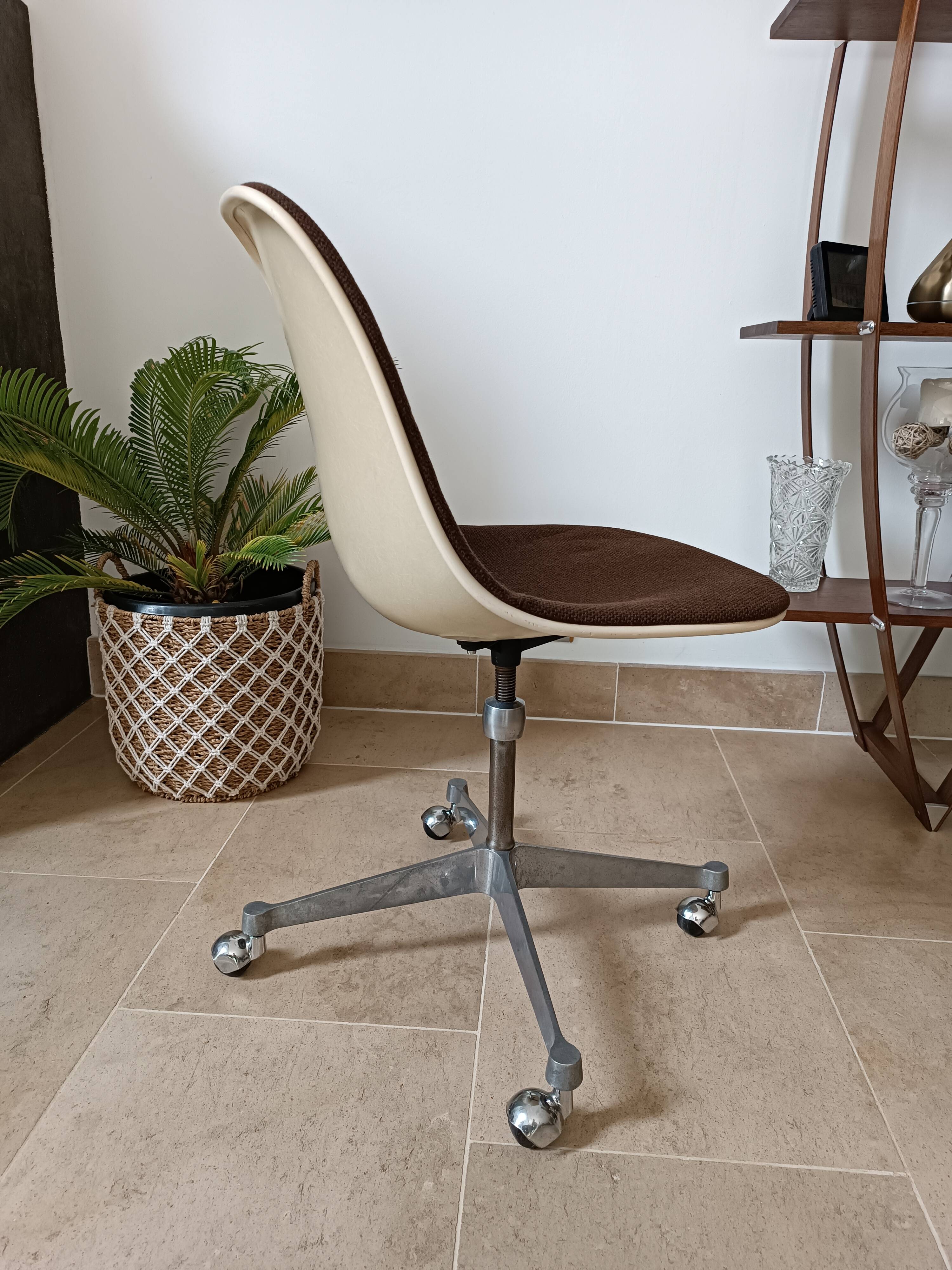 Hermann Miller Swivel Chair