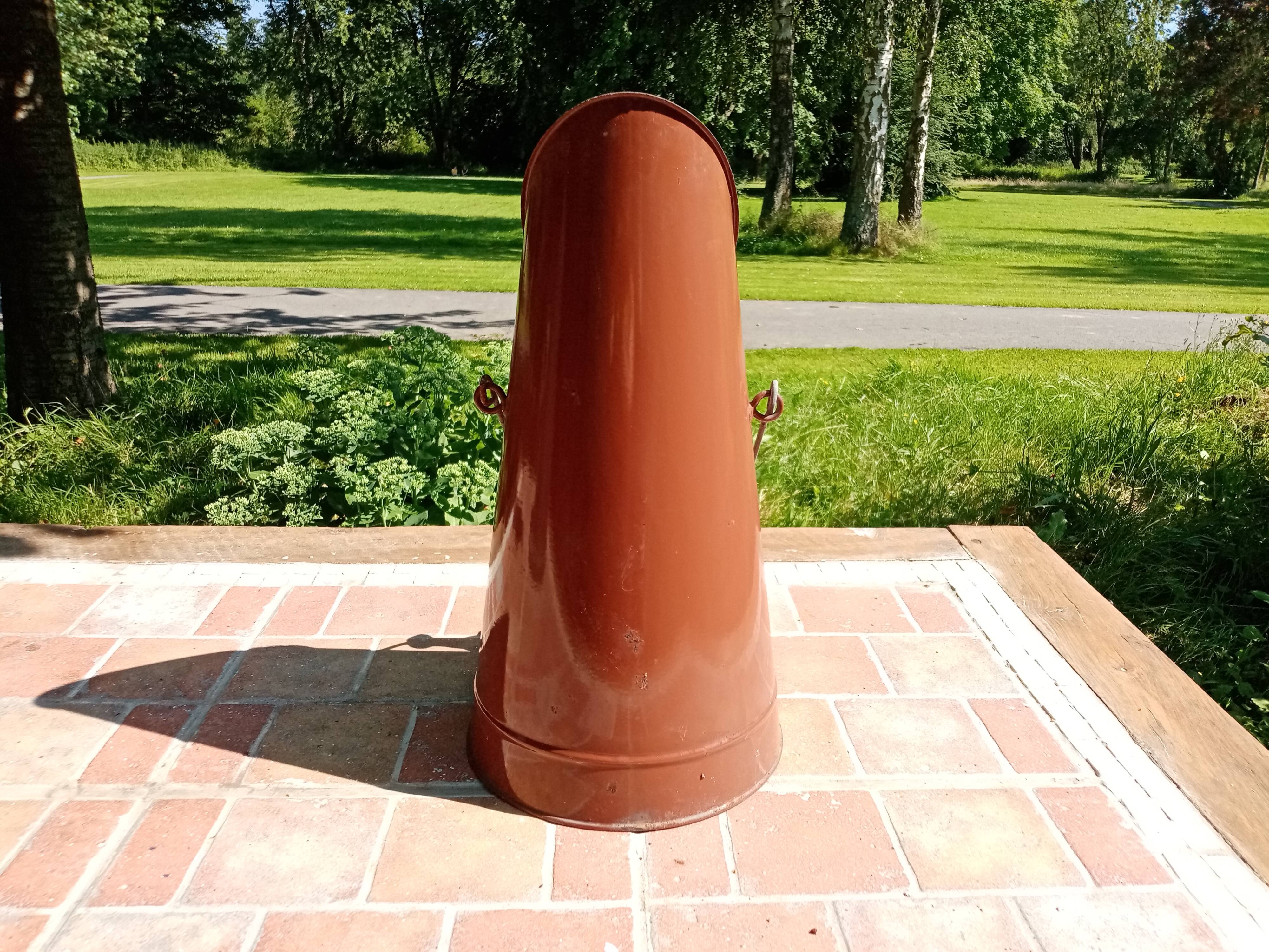 Charcoal bucket in brown enamel