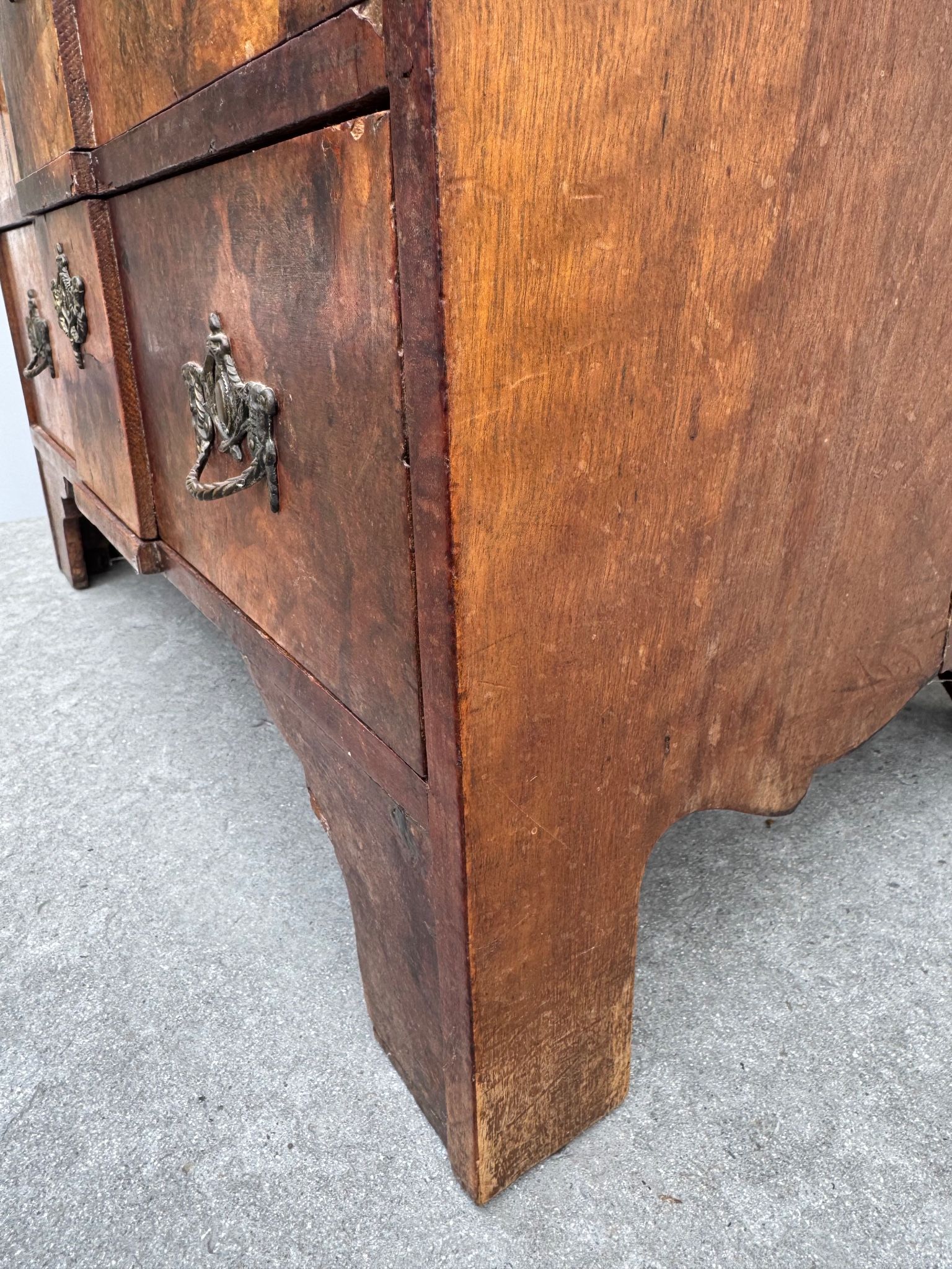 Commode en bois de burl vintage