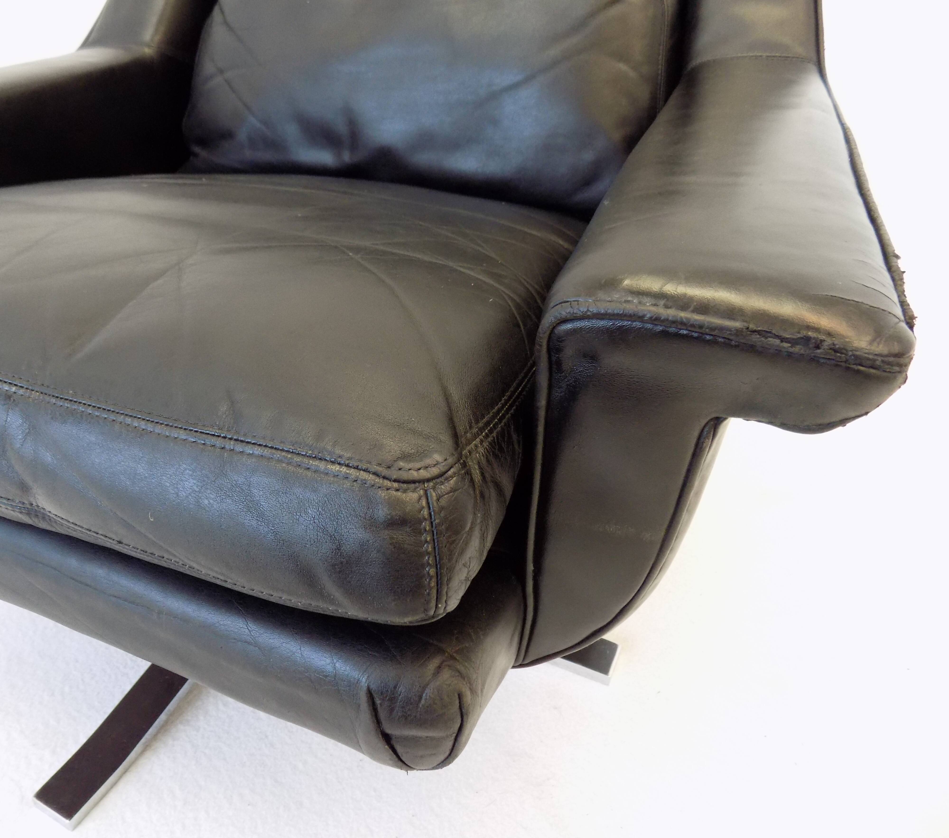 ESA model 802 pair of black leather lounge chairs by Werner Langenfeld