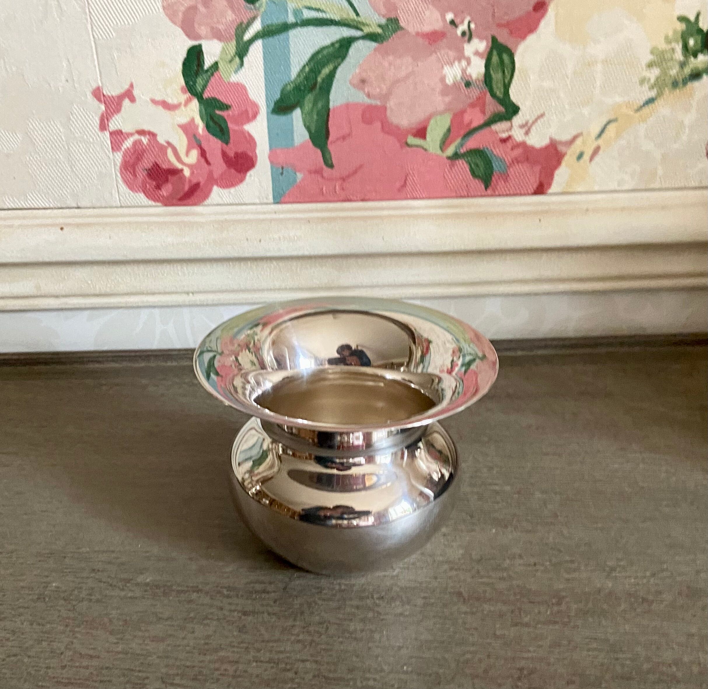 Cigar ashtray silver metal