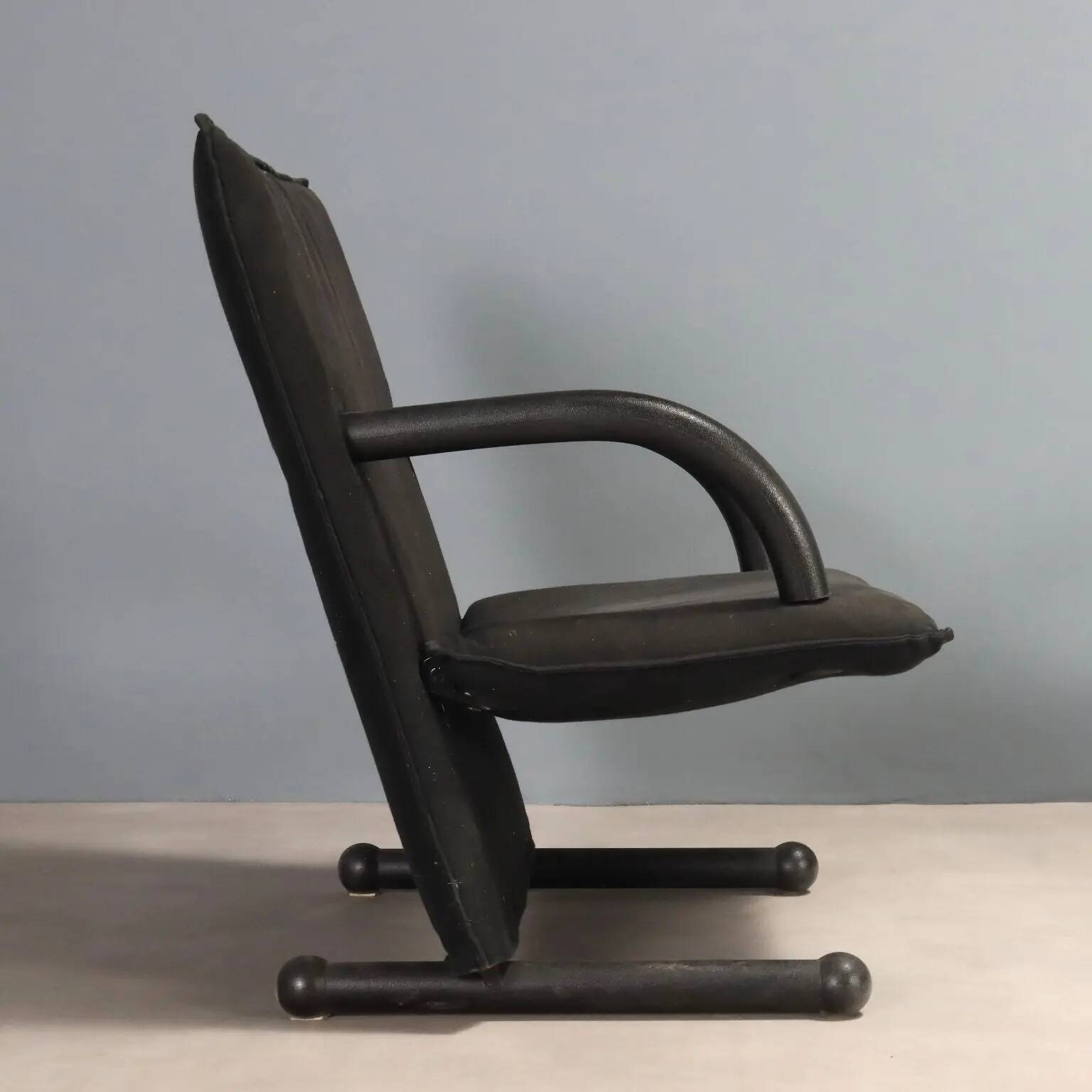 Artflex T Line armchairs designed by Burkhard Vogtherr in leather, Italy, 1980s.