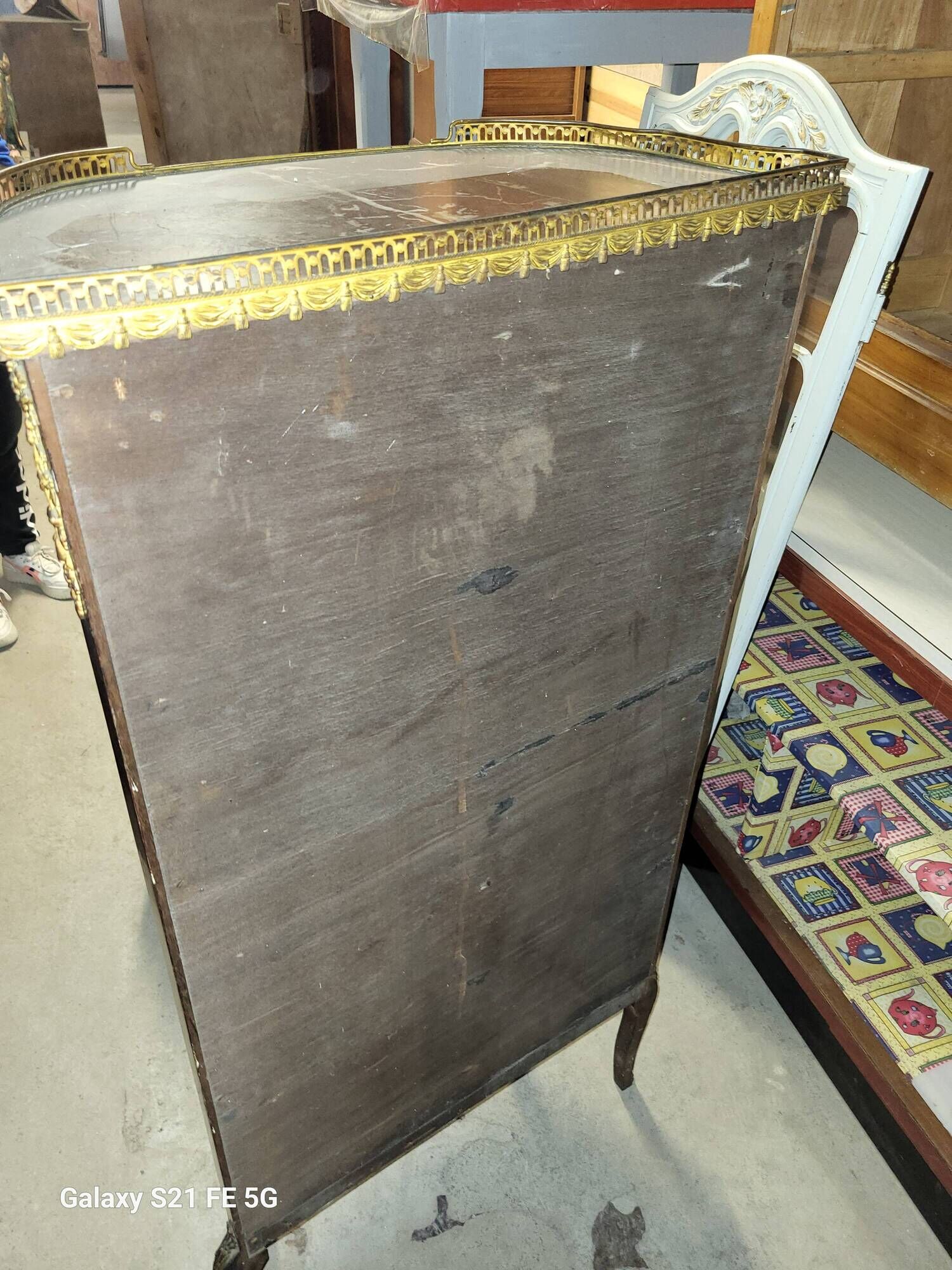 Display case LXVI walnut