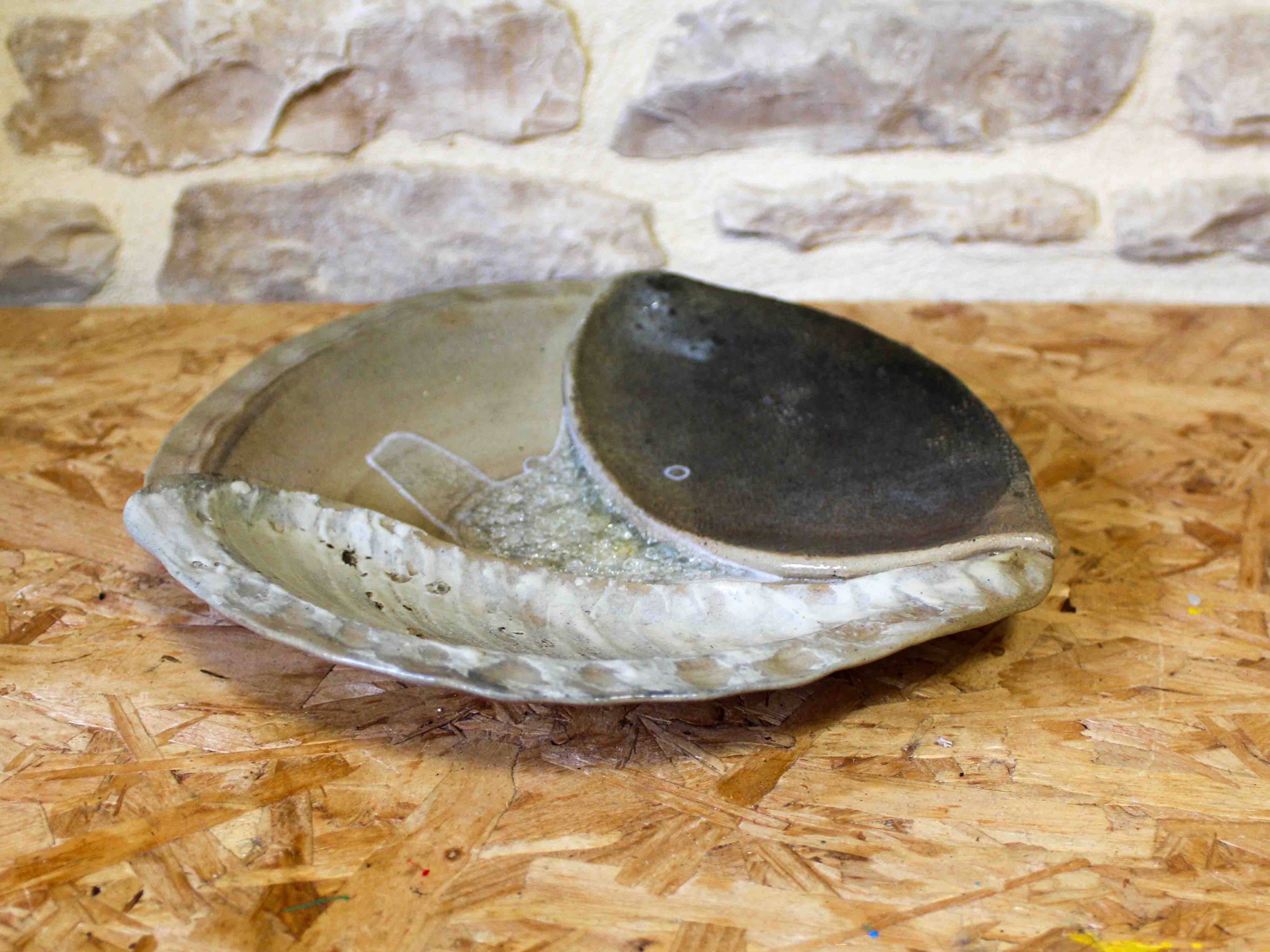 Assiette décorative en grès par Jacques Fleuret