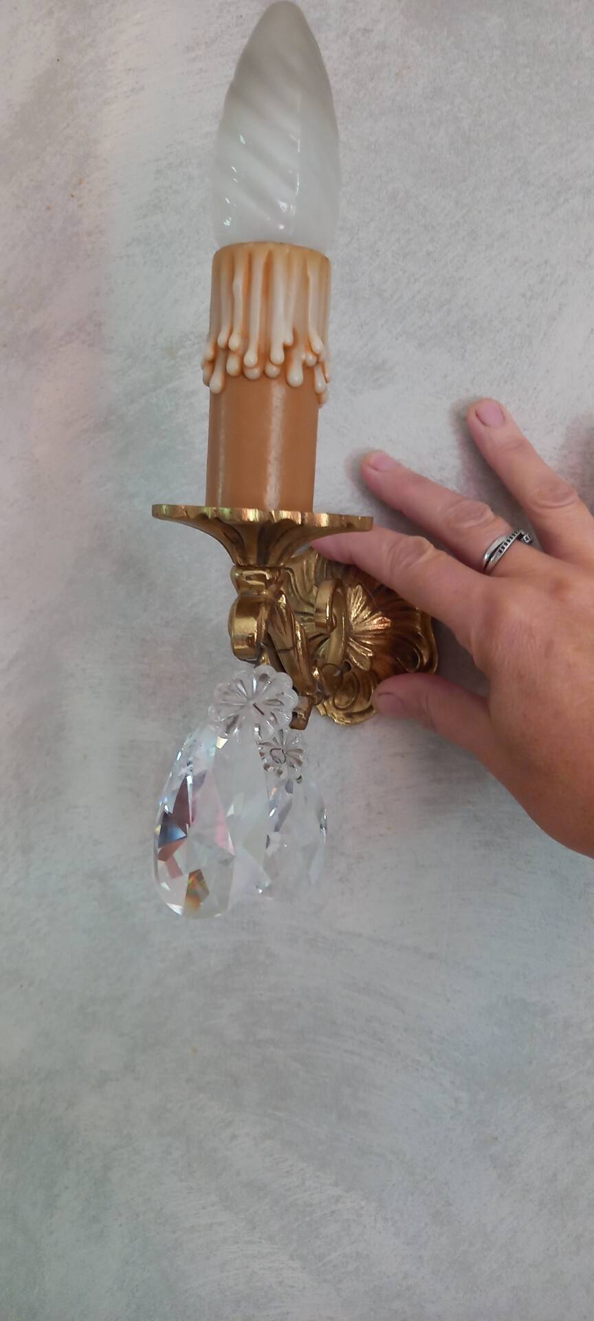 Anciennes appliques en bronze et cristal