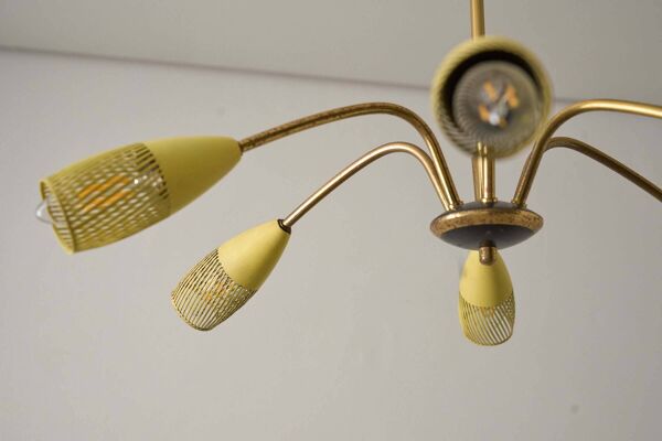 Lustre moderne du milieu du siècle en laiton et jaune