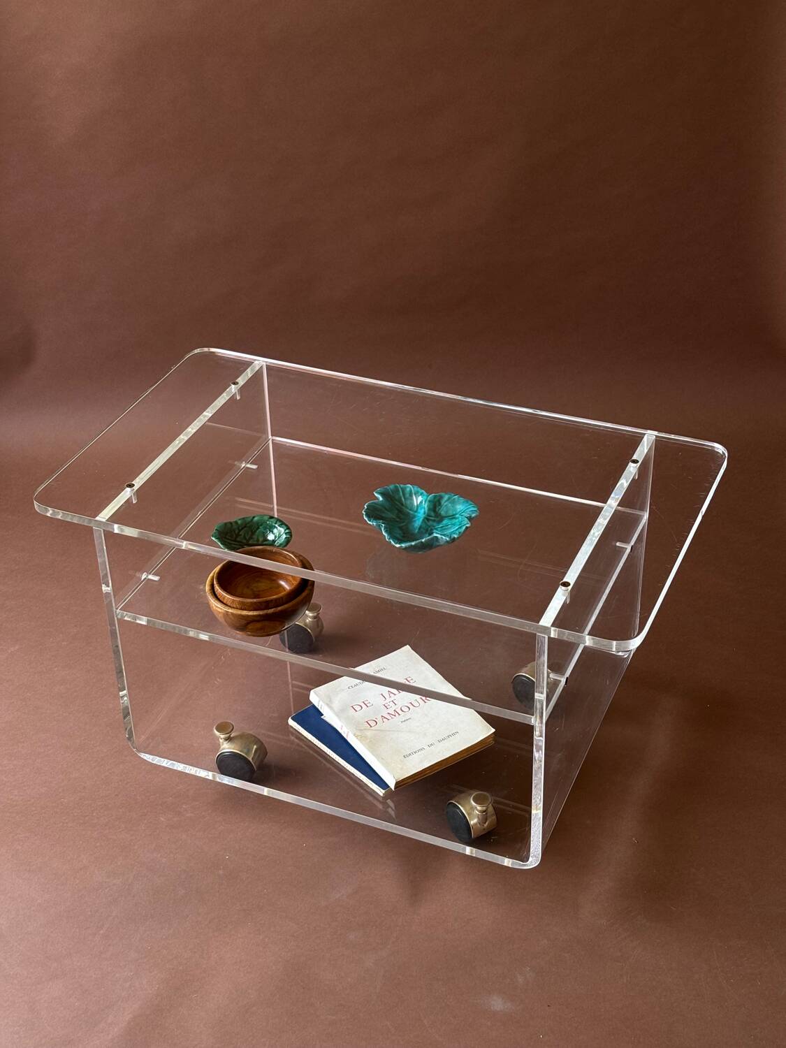 Coffee table, occasional furniture on wheels in Plexiglas 1970