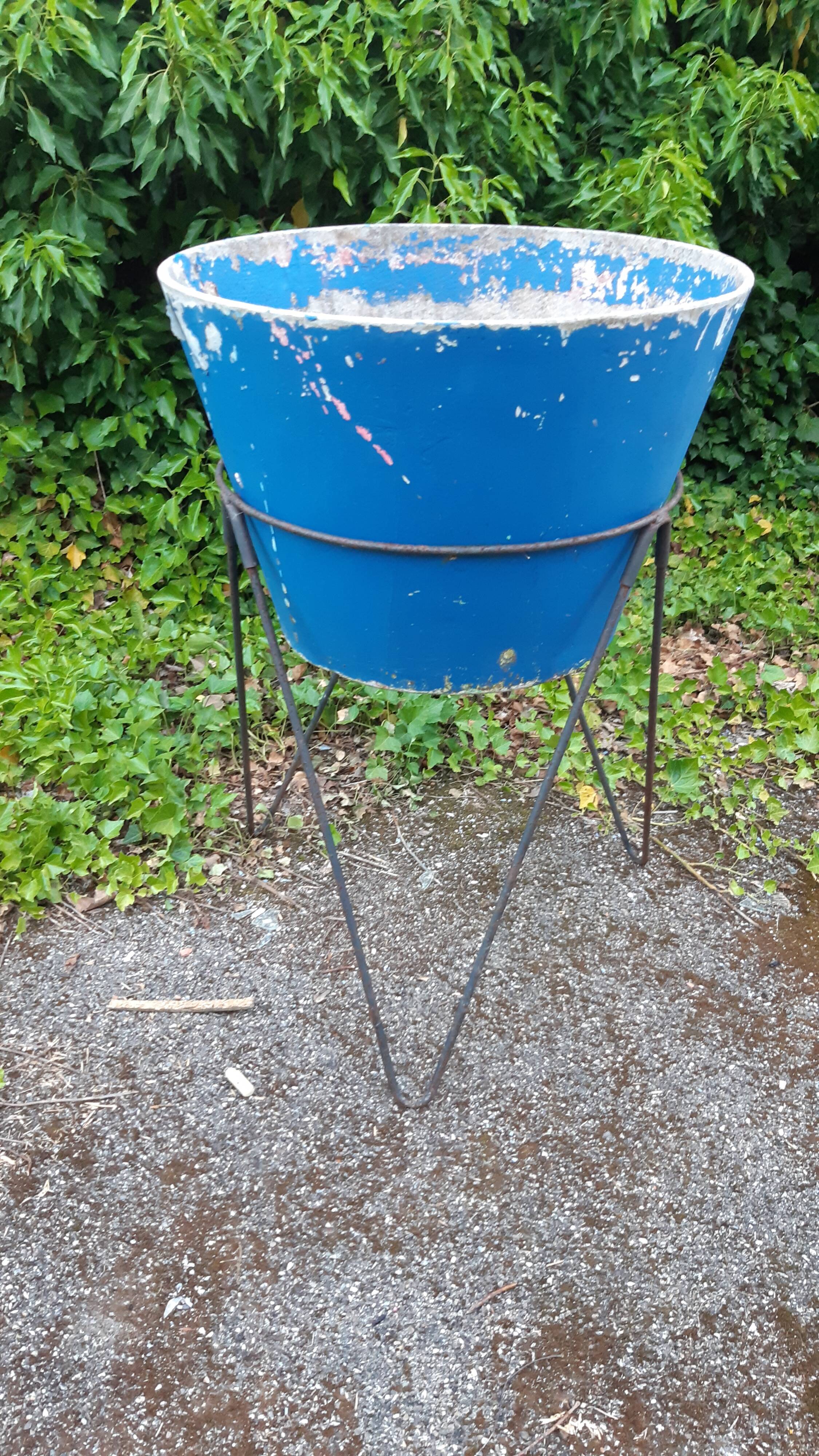 Conical cauldron on foot tripod Eternit 1950