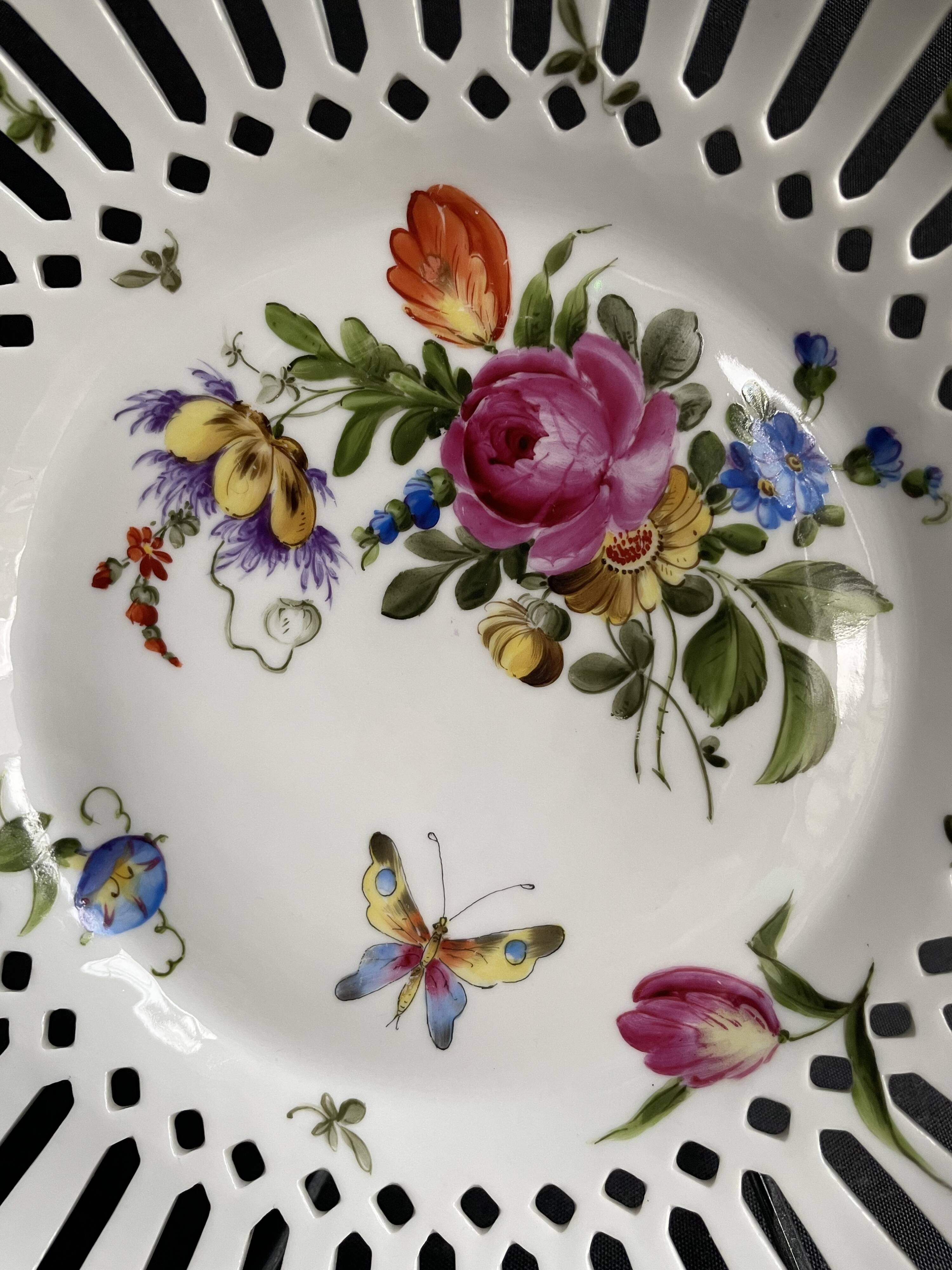 Openwork porcelain bowl with hand decoration – Von Schierholz manufactory in Plaue