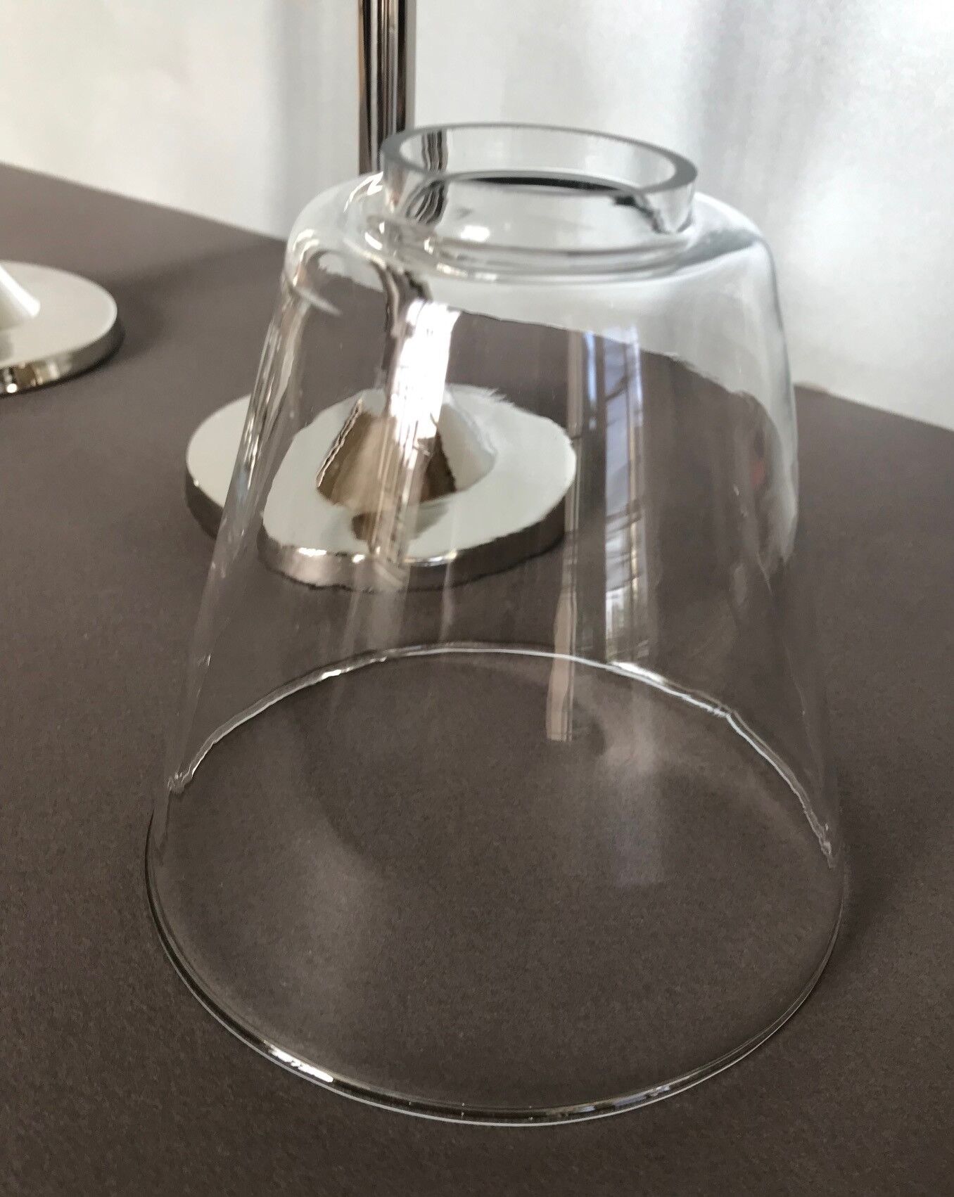 Paire de bougeoirs chromés et verre Marinette