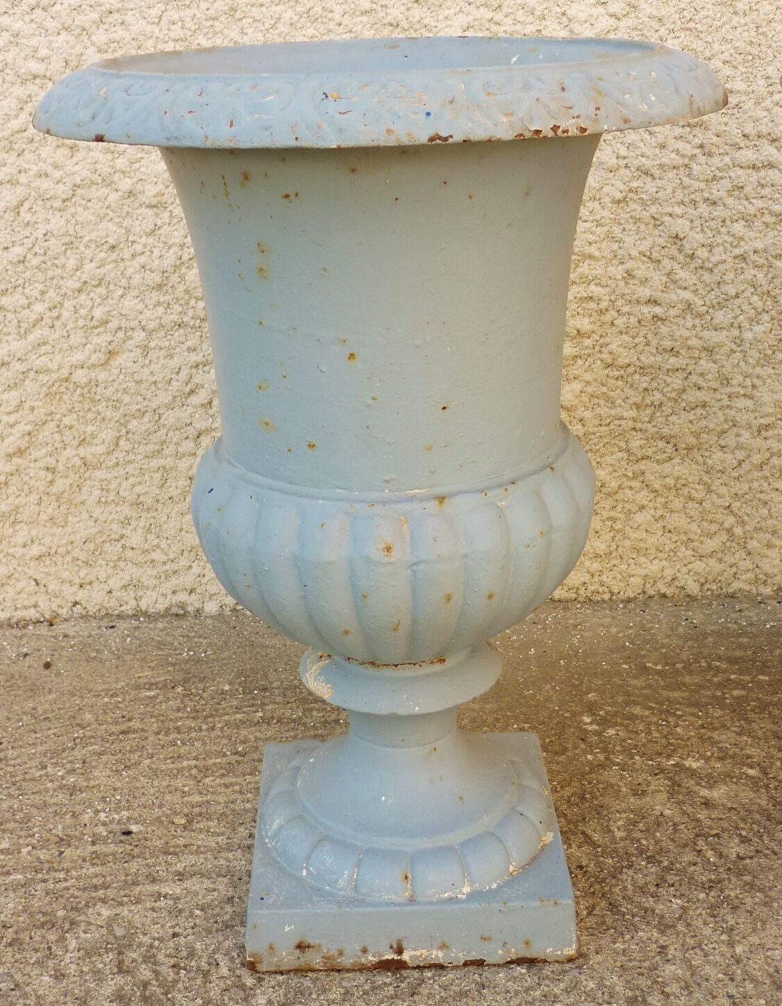 Pair of old Medici vase in cast iron, early XXth, H: 43.5cm
