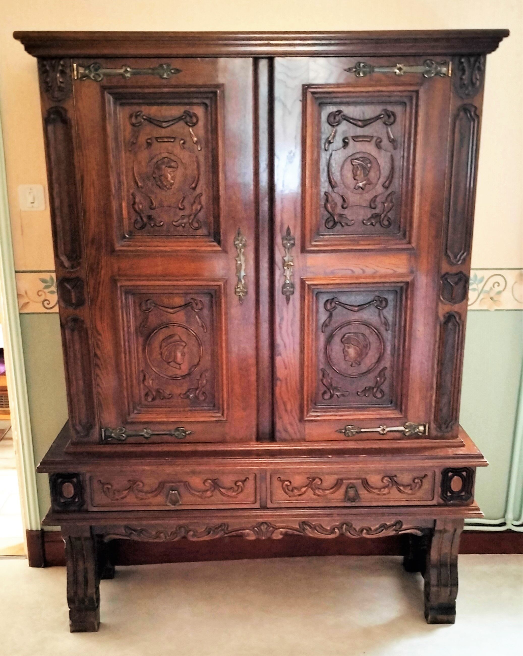 Meuble deux corps style renaissance
