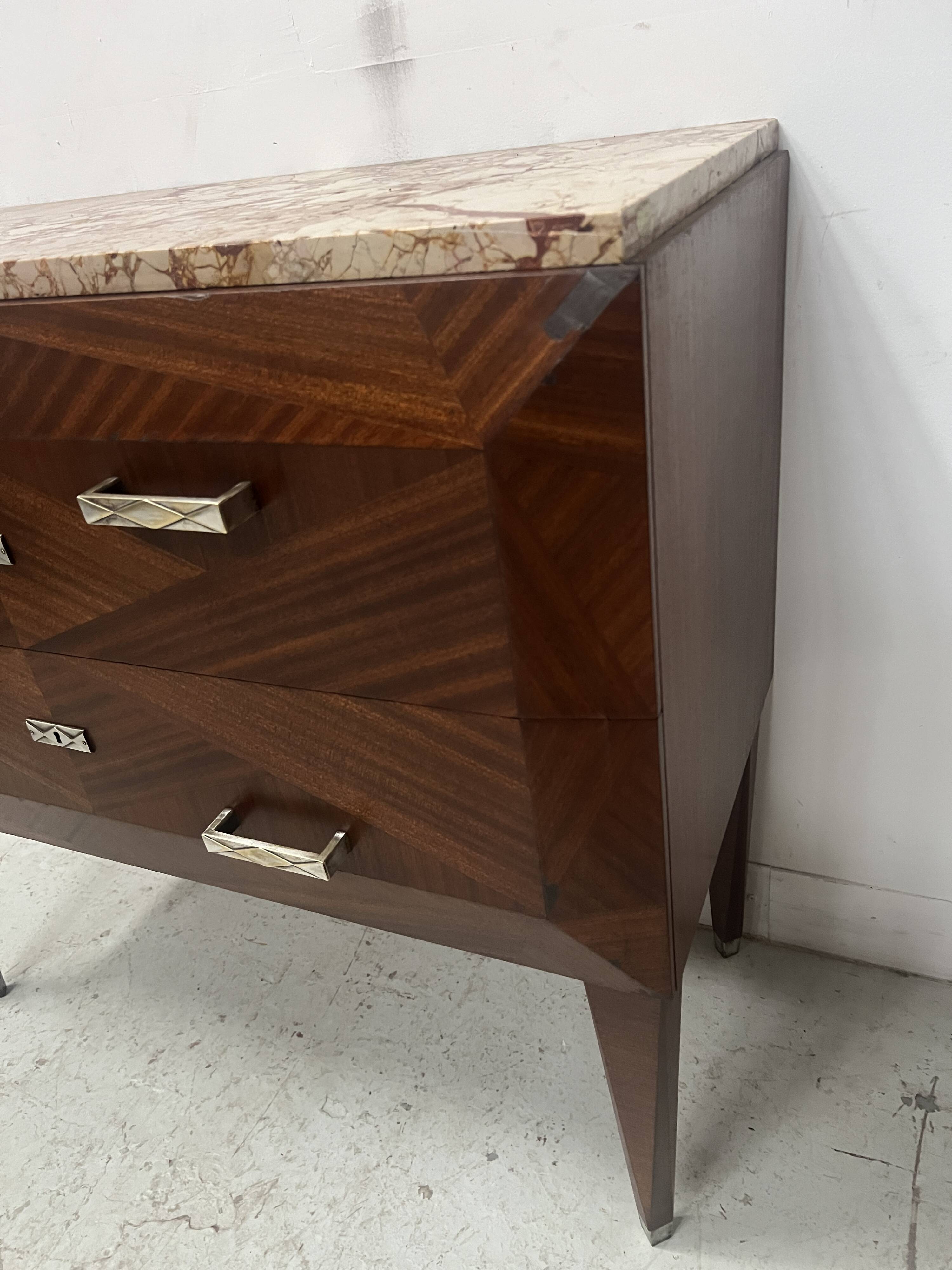Art Deco chest of drawers with cut sides in mahogany veneer, 20th century