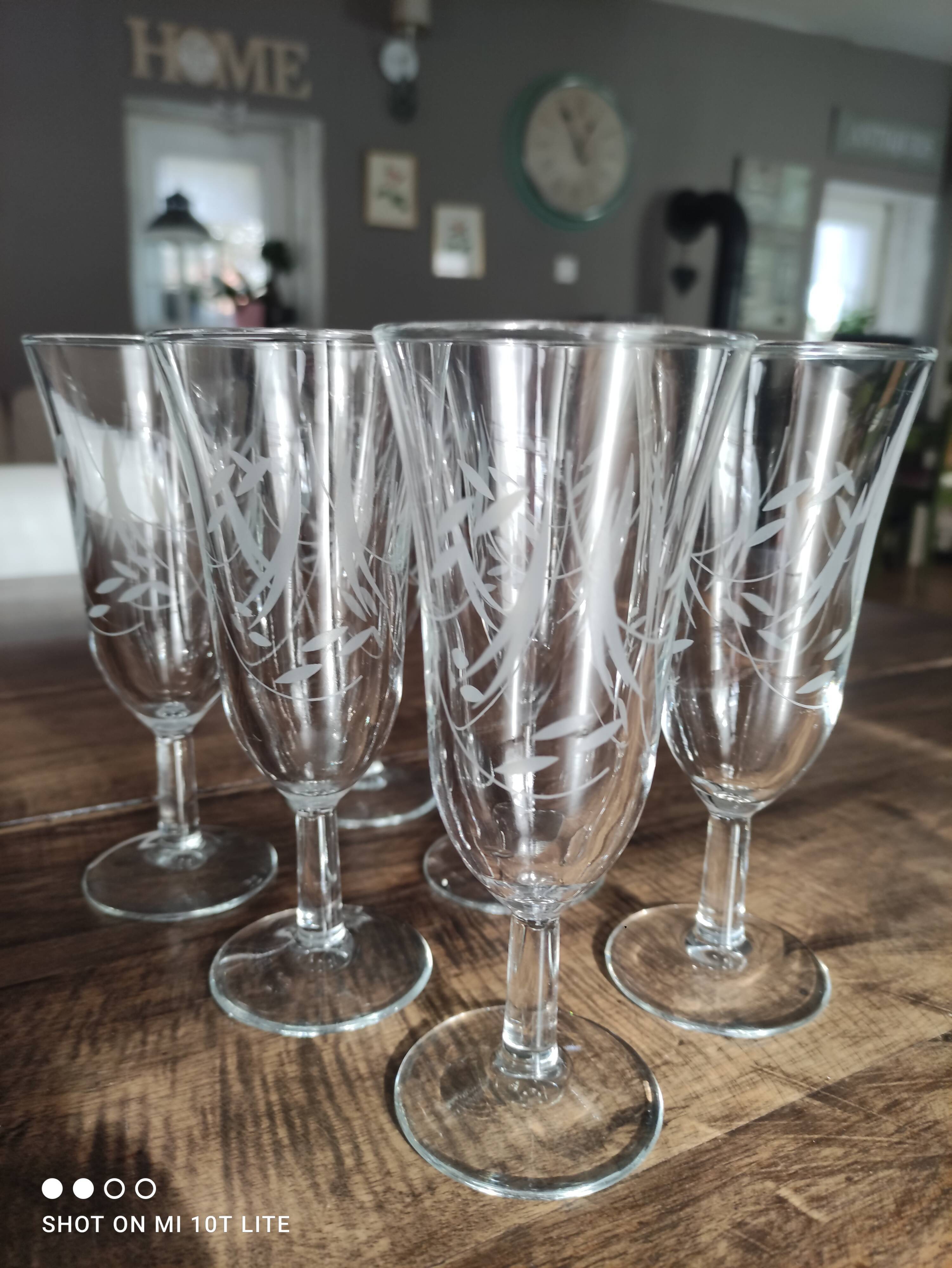 Lot de 6 flûtes à champagne vintage en verre gravé feuillage opaque