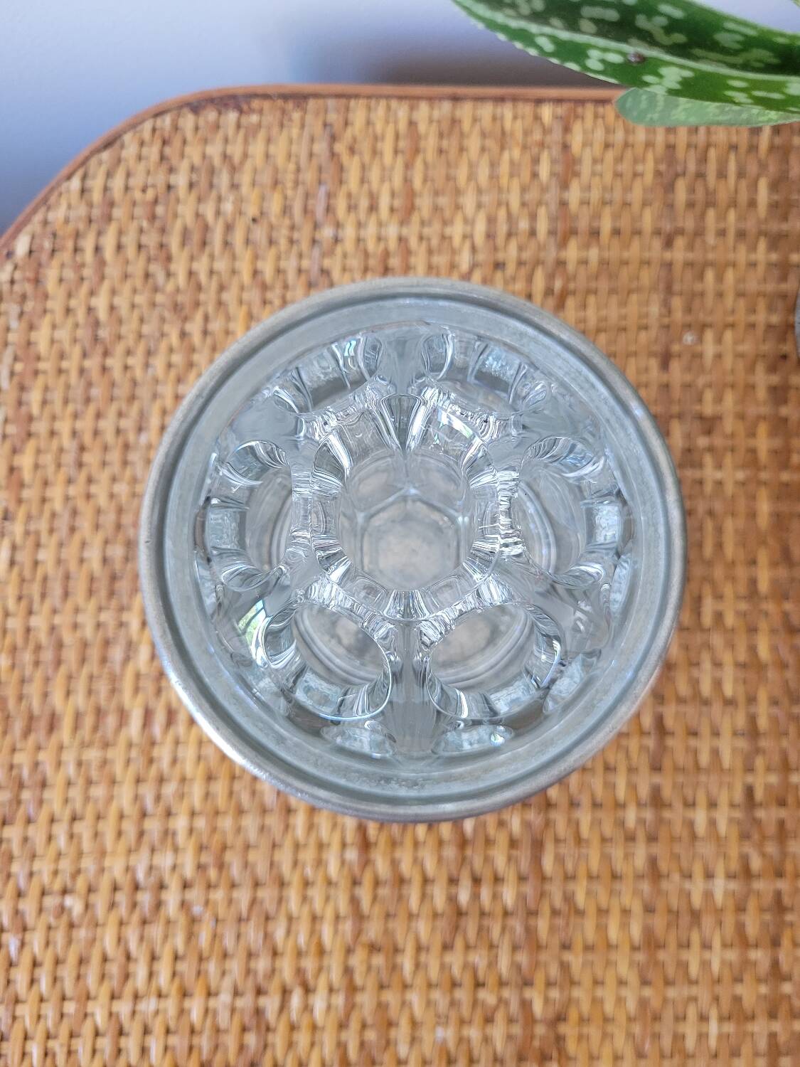 Reims glass flower vase with tin support