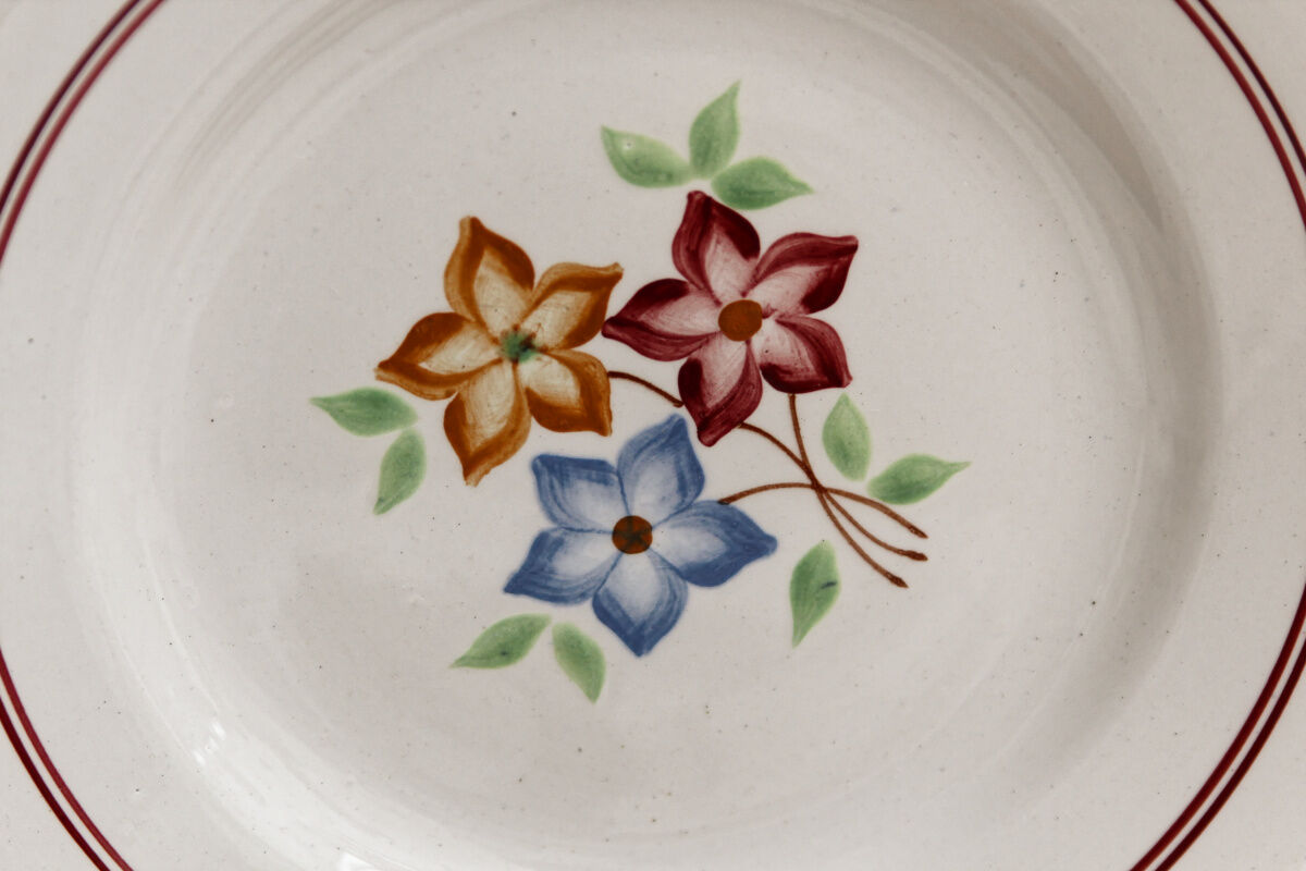 Lot of dessert plates in faience - Mill of Wolves - The Hive