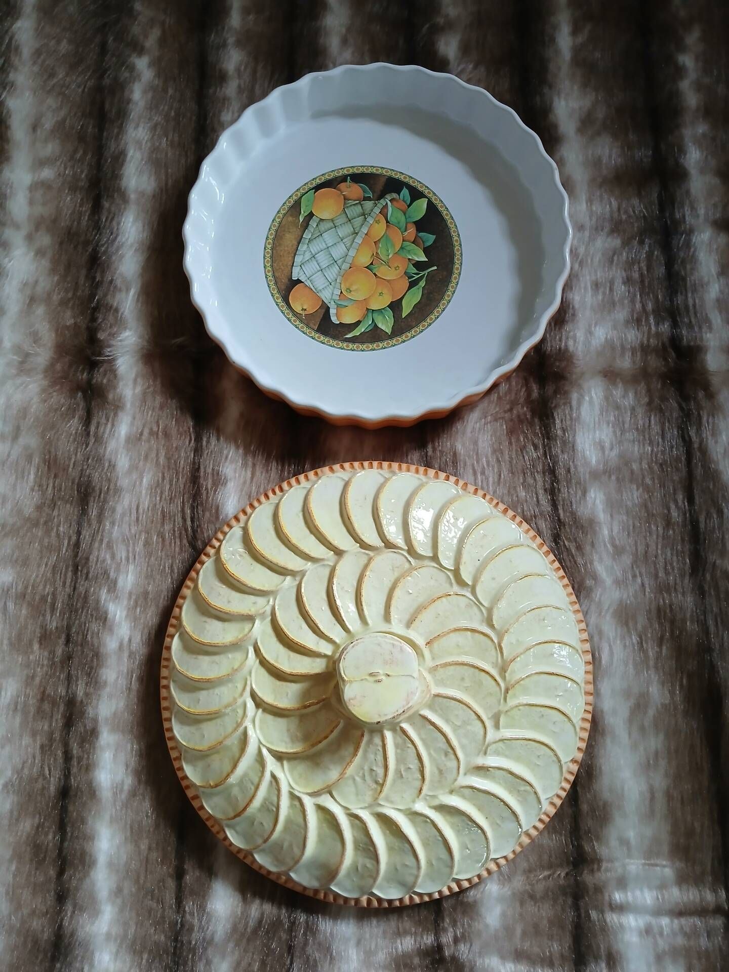 Vintage pie dish in majolica