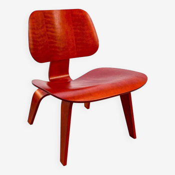 LCW chair in red stained ash by Charles & Ray Eames - Herman Miller - Vintage