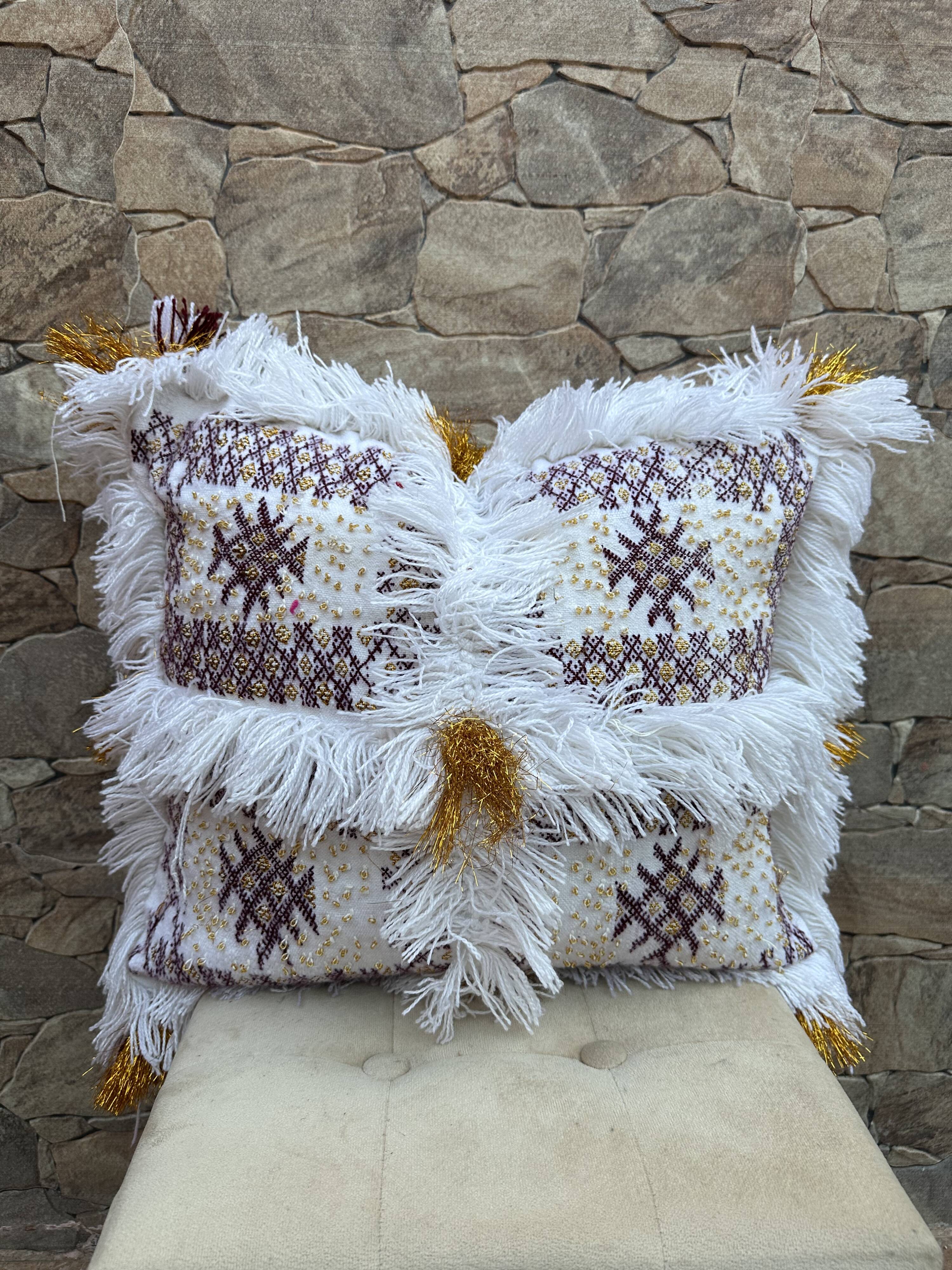 Berber kilim cushion cover: Moroccan wool cushion
