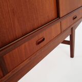 Buffet haut en teck, design danois, années 1970, production : Danemark