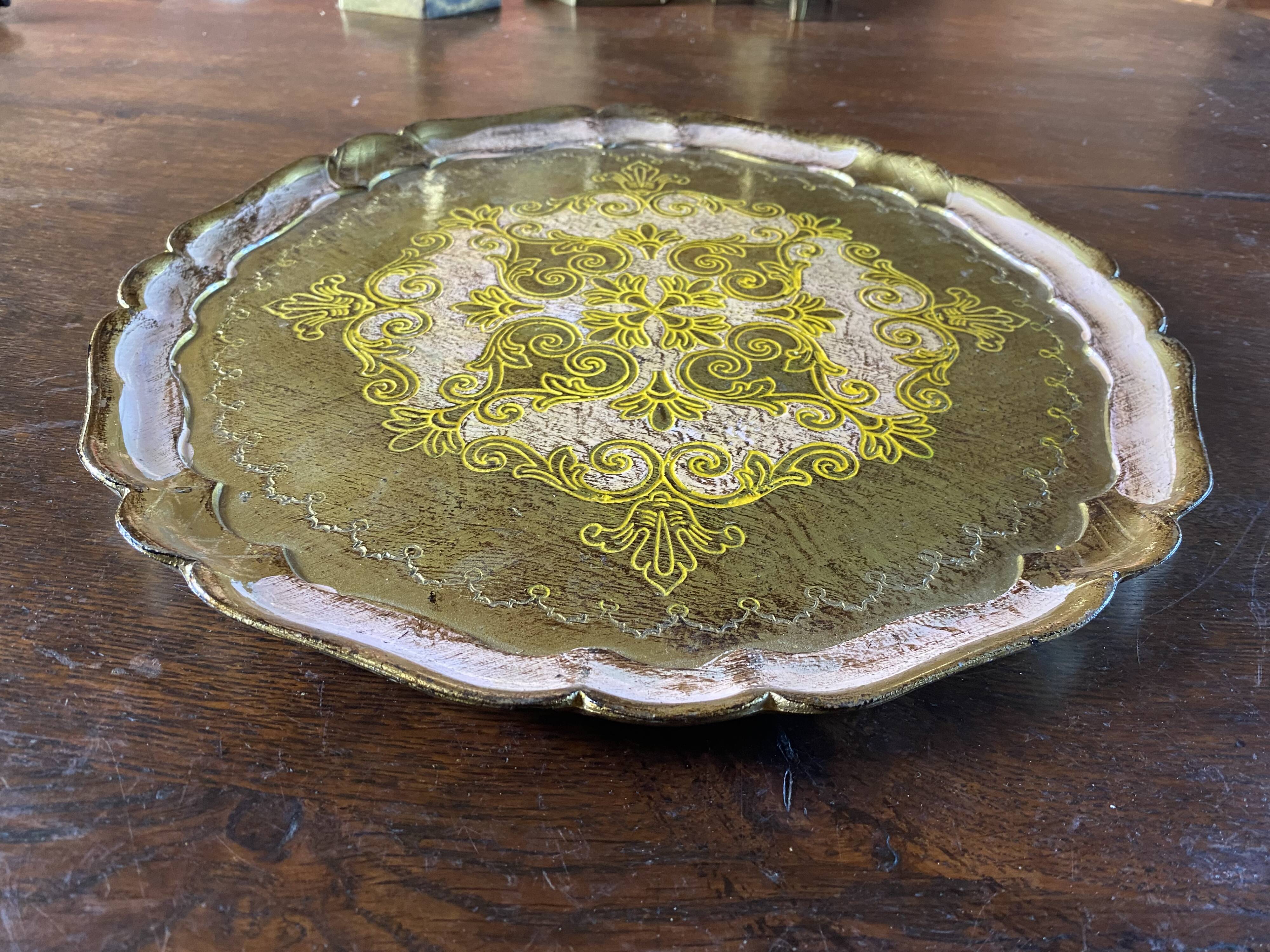 Venetian tray in gilded wood