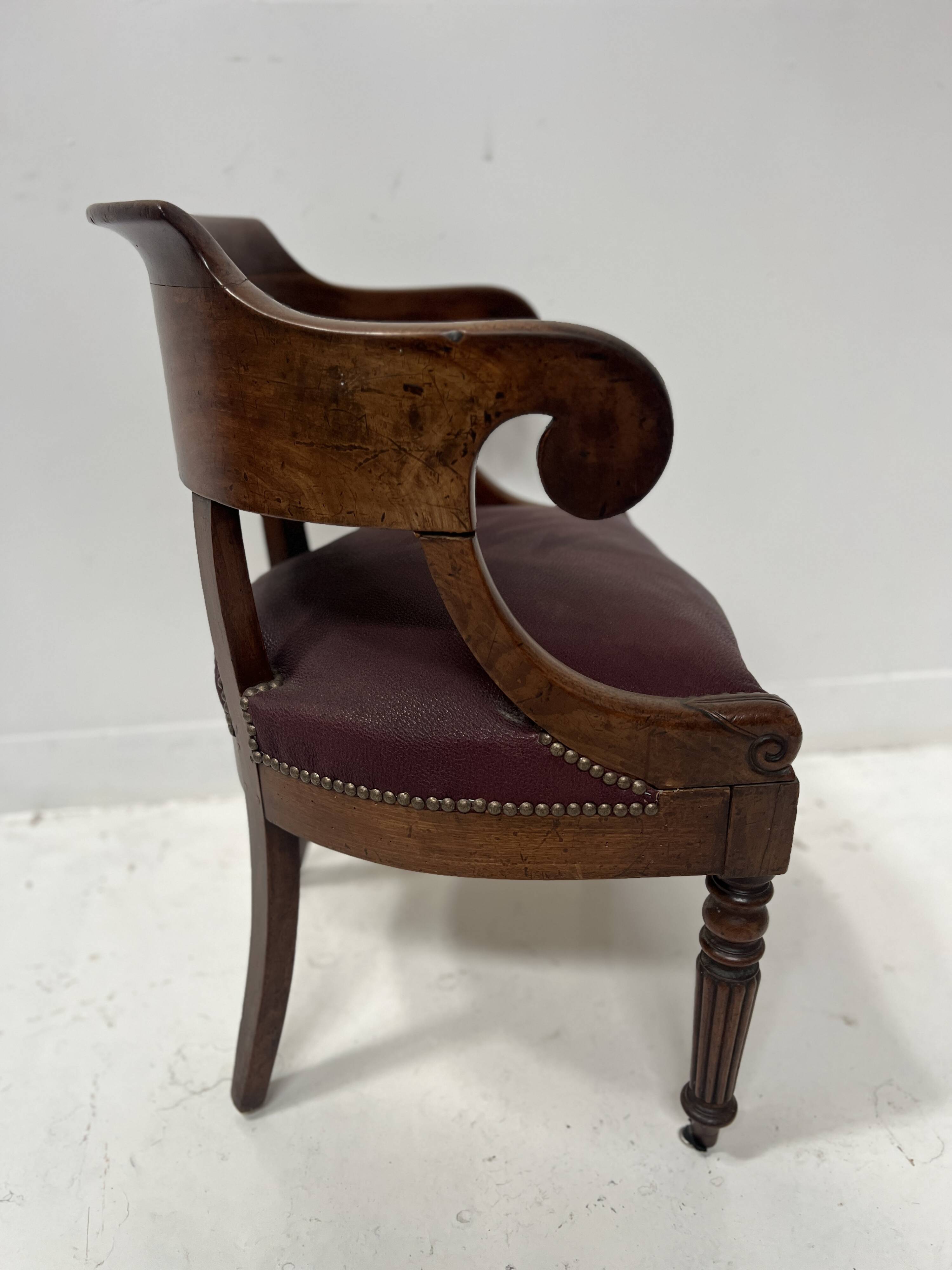 Fauteuil de bureau de style Empire en acajou et placage XIX siècle