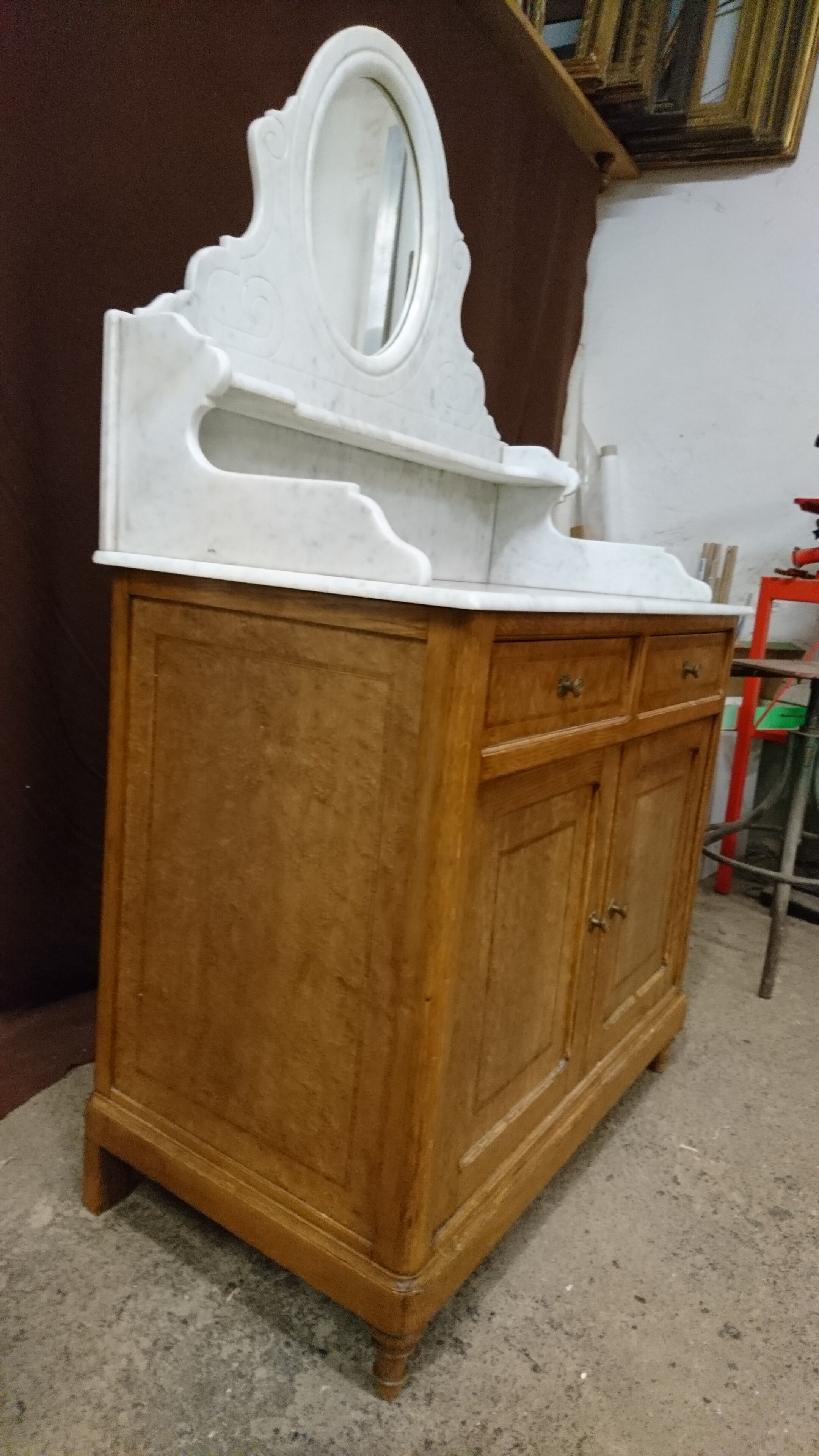 Toilet table hairdresser