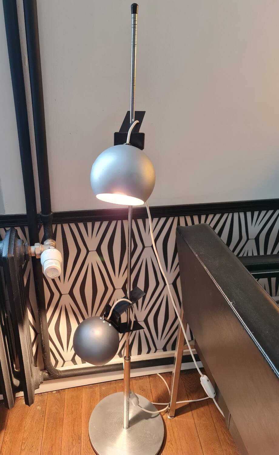 Two-light floor lamp with removable magnetic Eyes Ball.