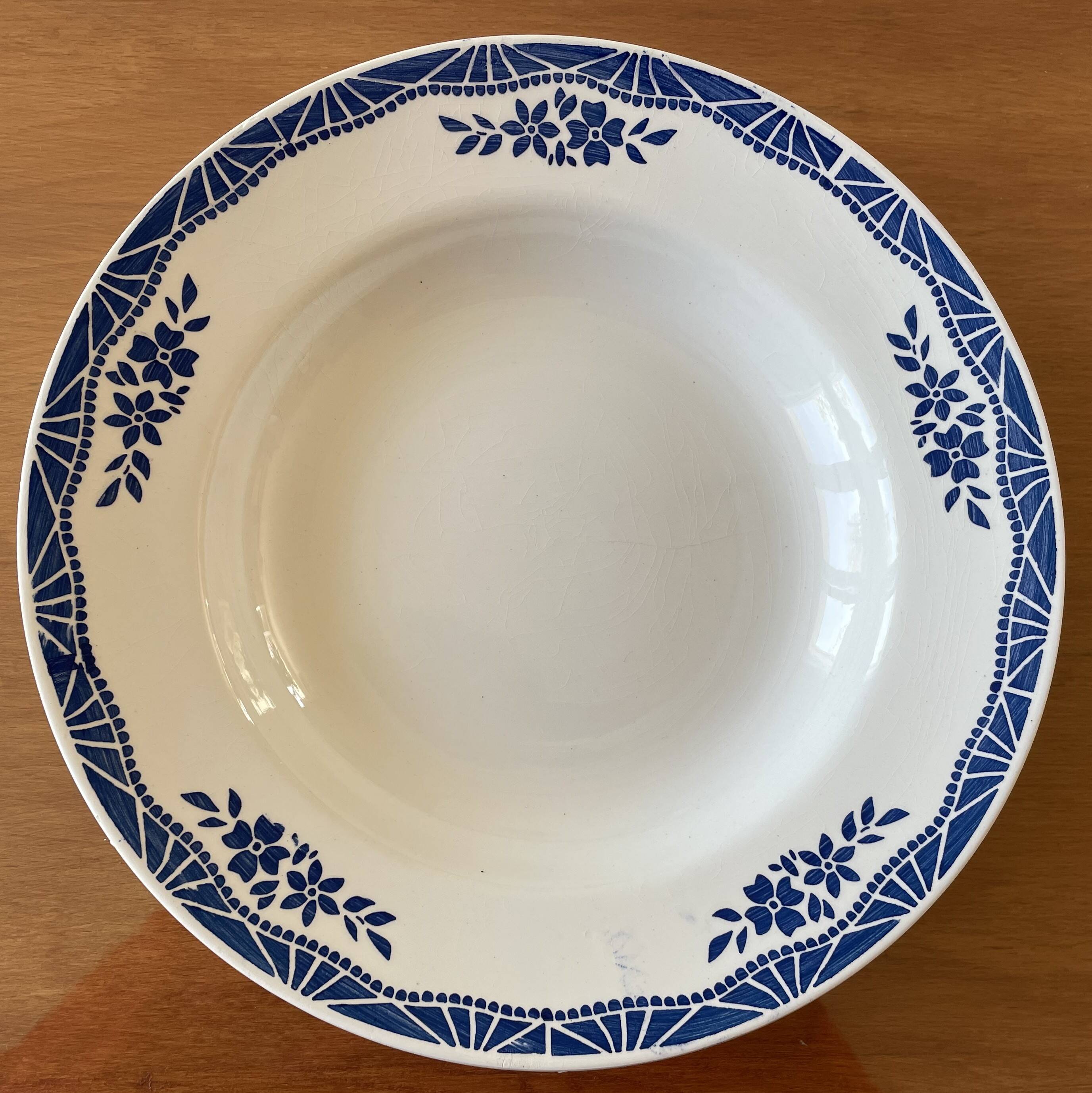 6 antique deep plates in Saint-Amand earthenware (Nord)