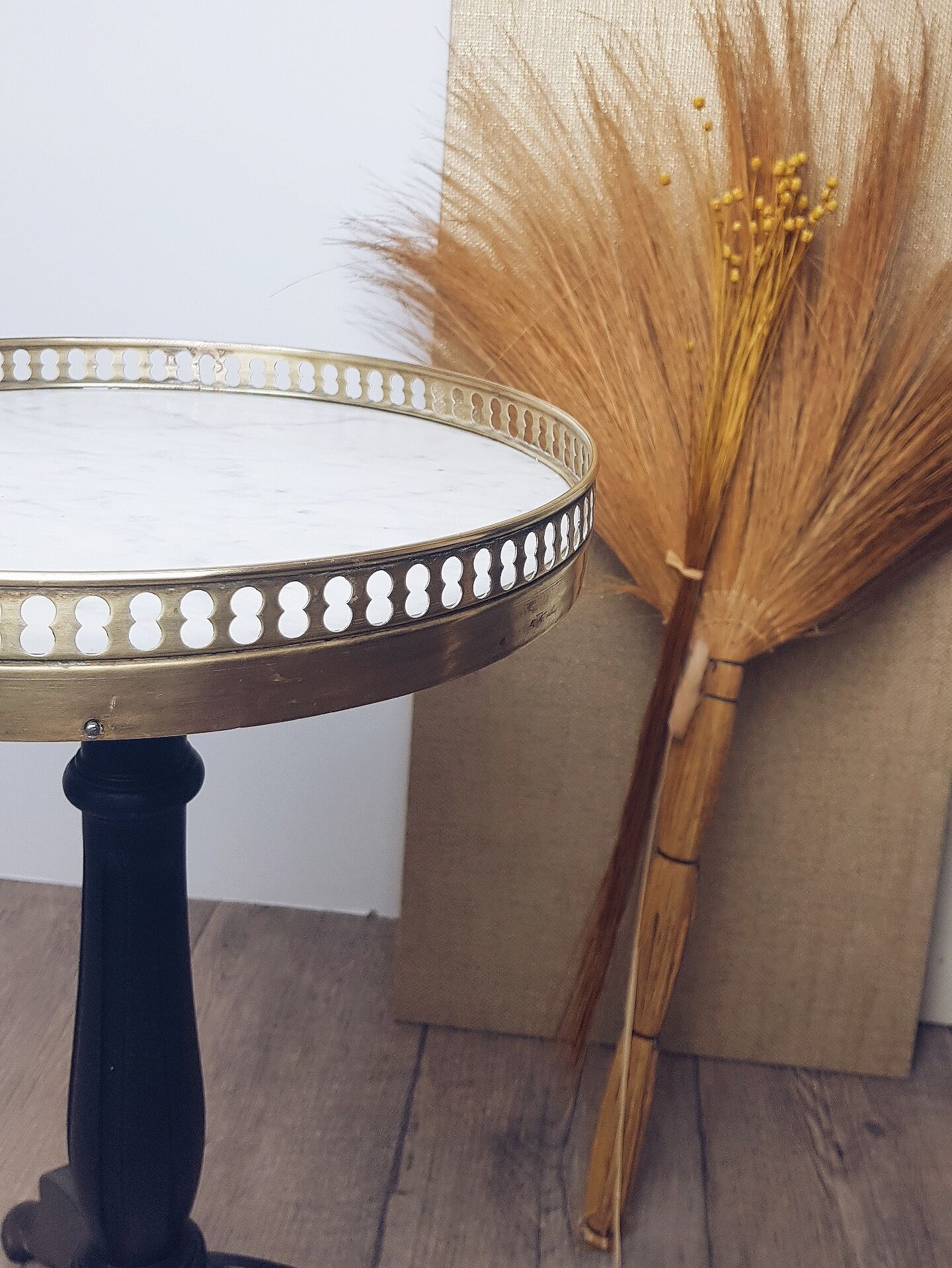 Table d'appoint en laiton, bois et marbre
