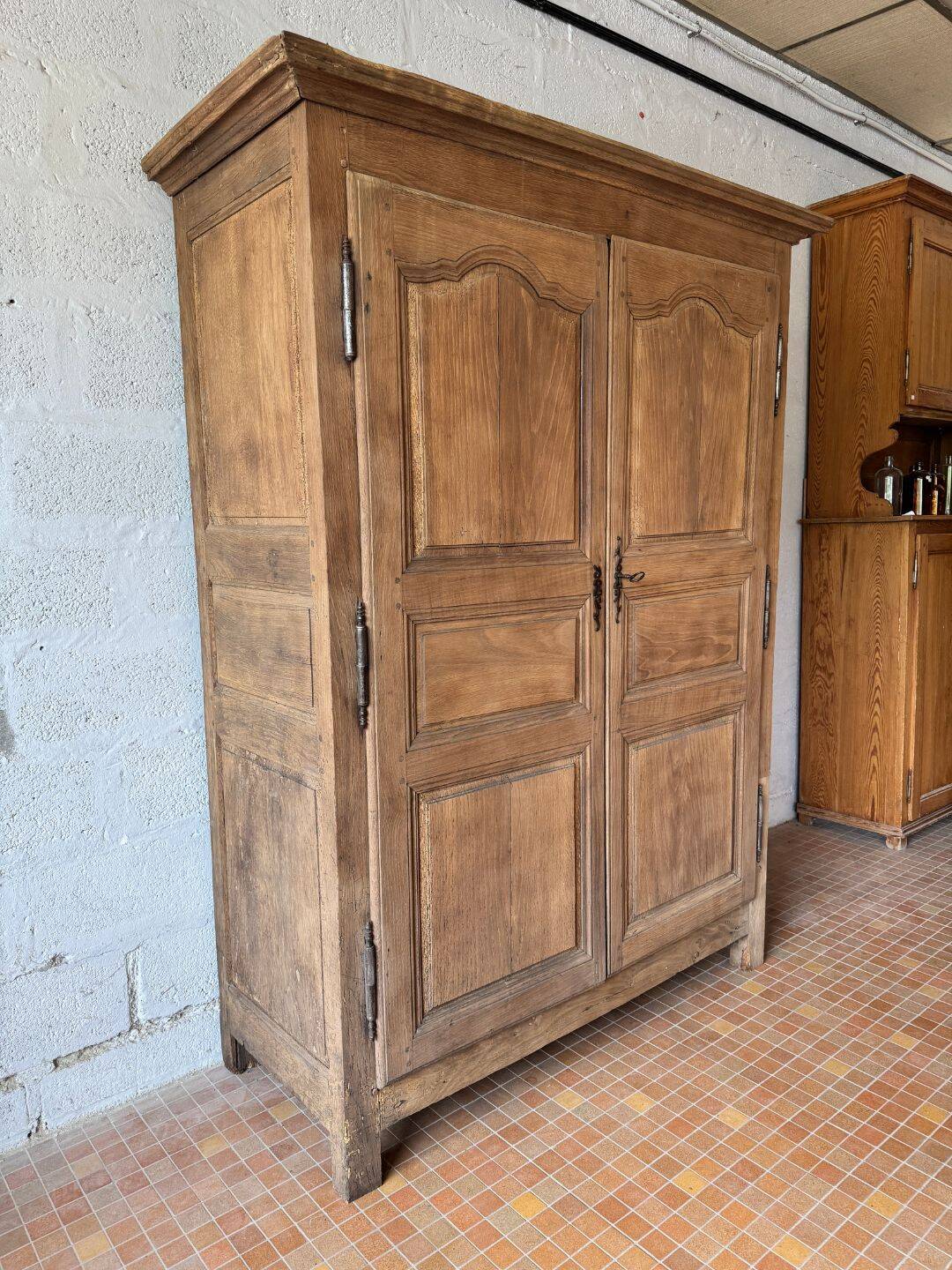 Antique oak wardrobe - Early 19th century