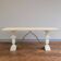 Table industrielle avec plateau aérogommé et piétement blanchi