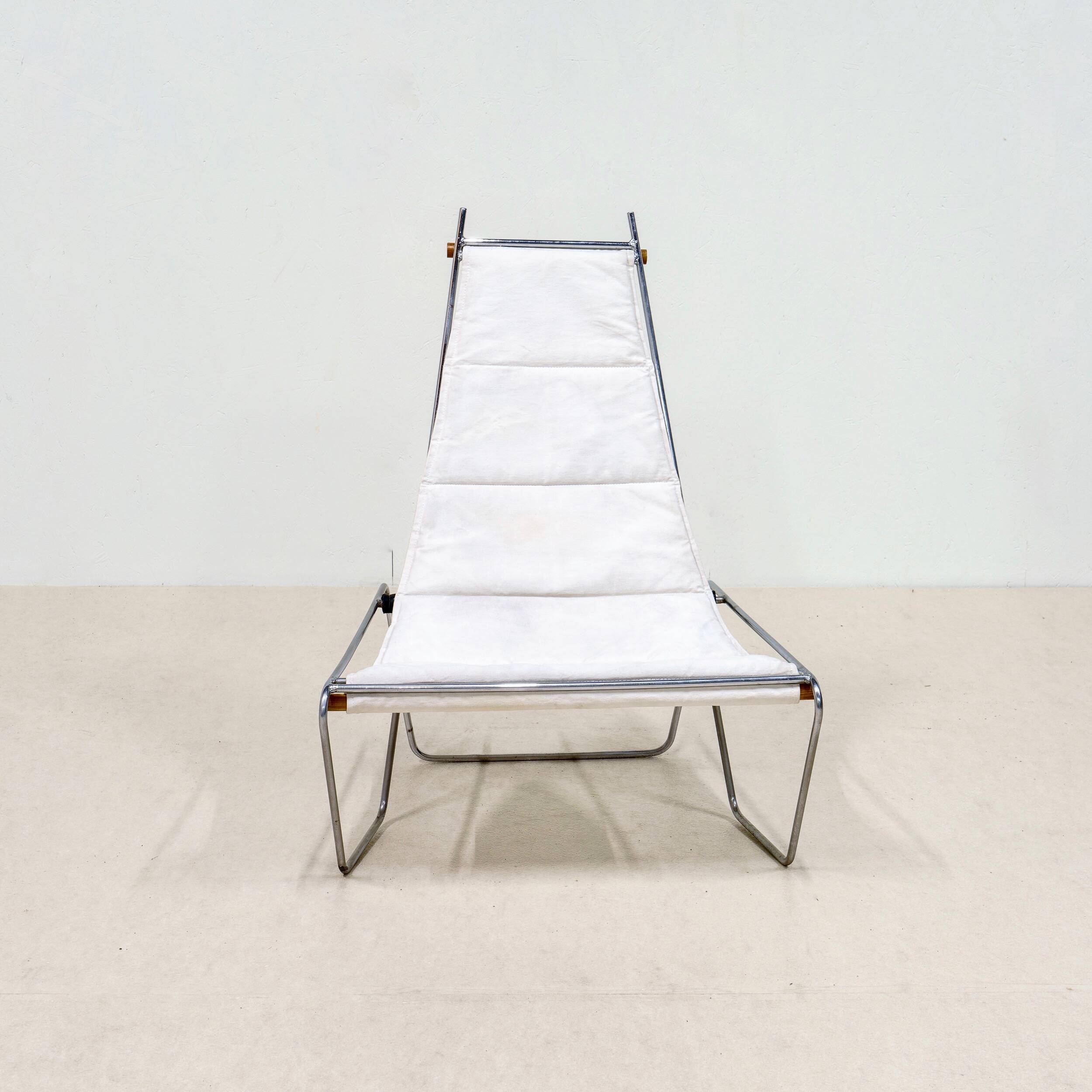 A pair of low chairs. France 70s