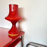 Lampe de table en verre opalin du milieu du siècle