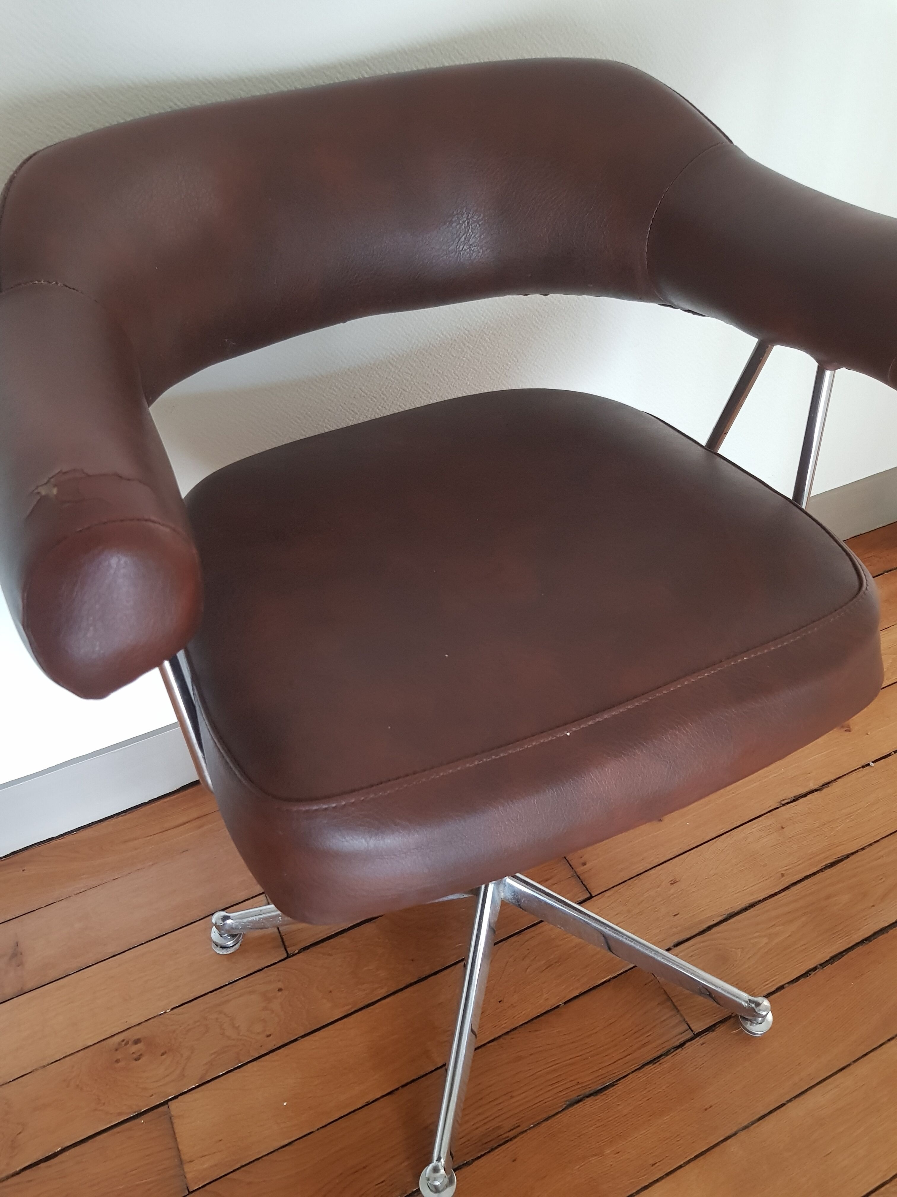 Leather barber chair