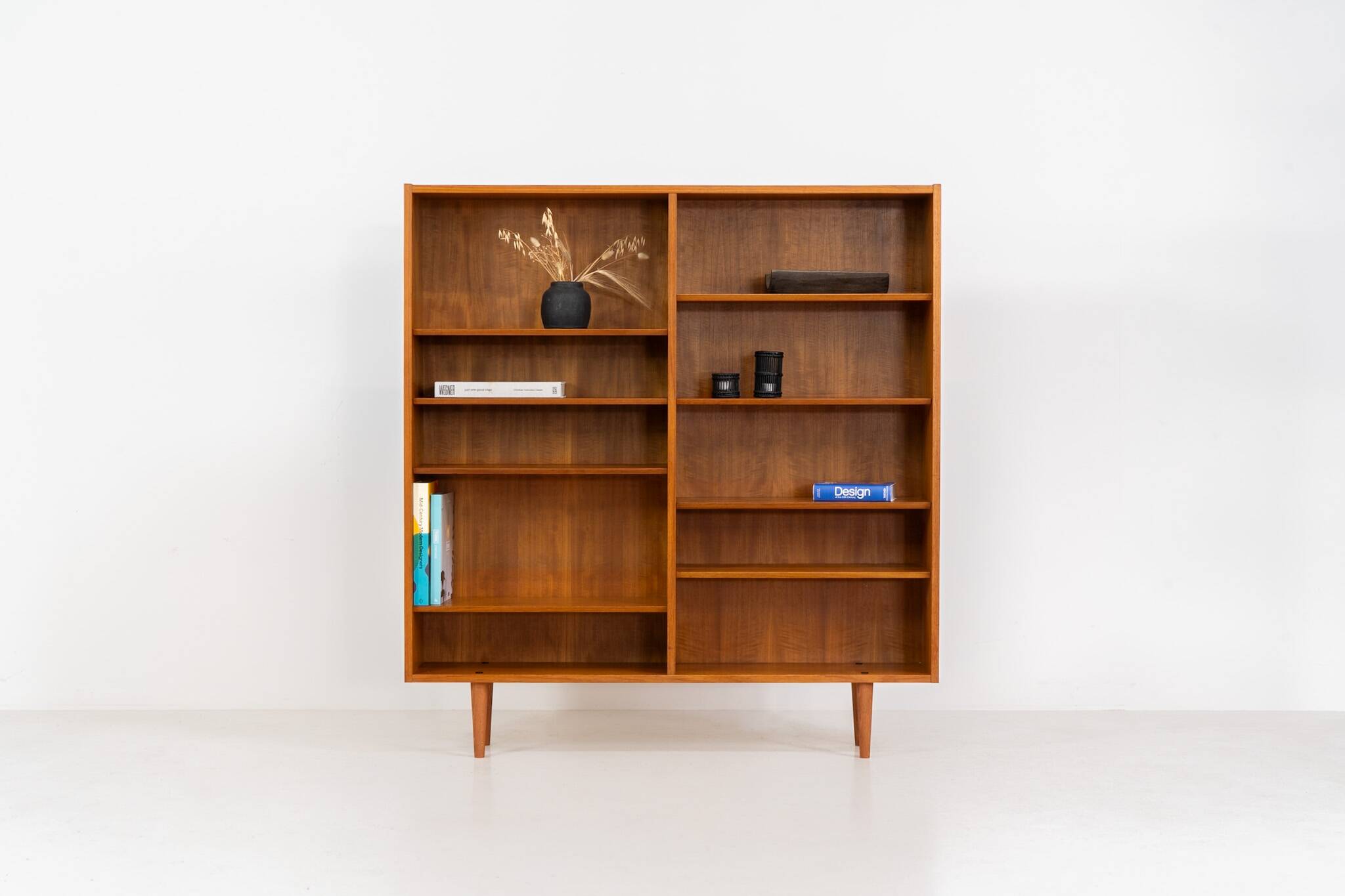 Bibliothèque du milieu du siècle par Poul Hundevad