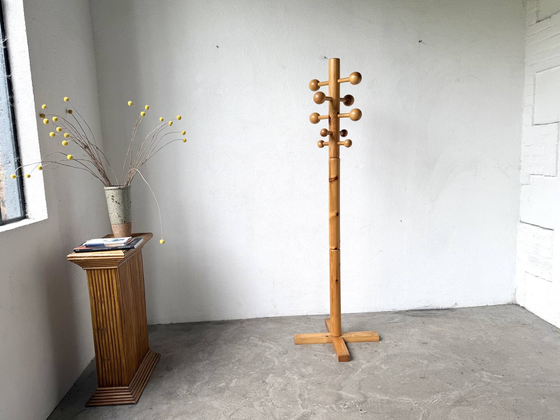 Free-standing coat rack in solid pine, Les Arcs, 1970s