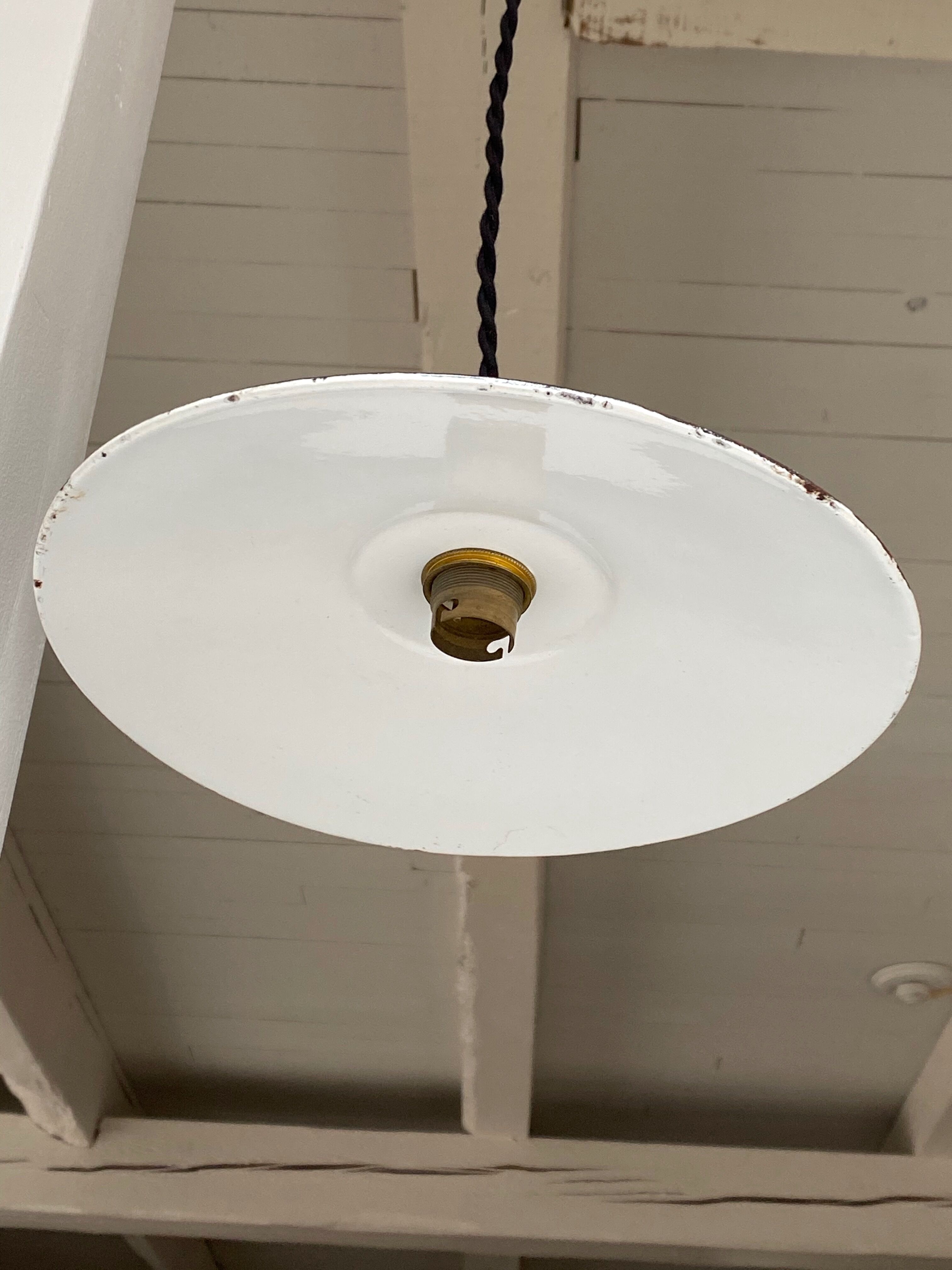 Black workshop suspension